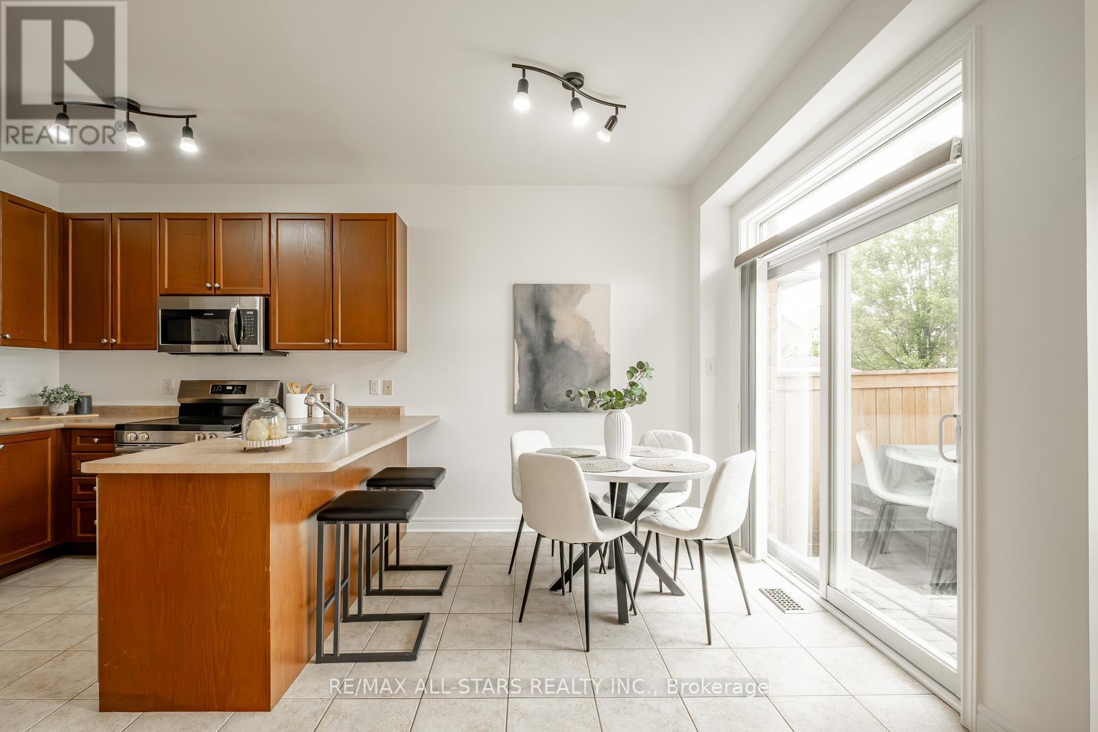 Photo 15 of 69 Mantle Avenue, Whitchurchstouffville ON