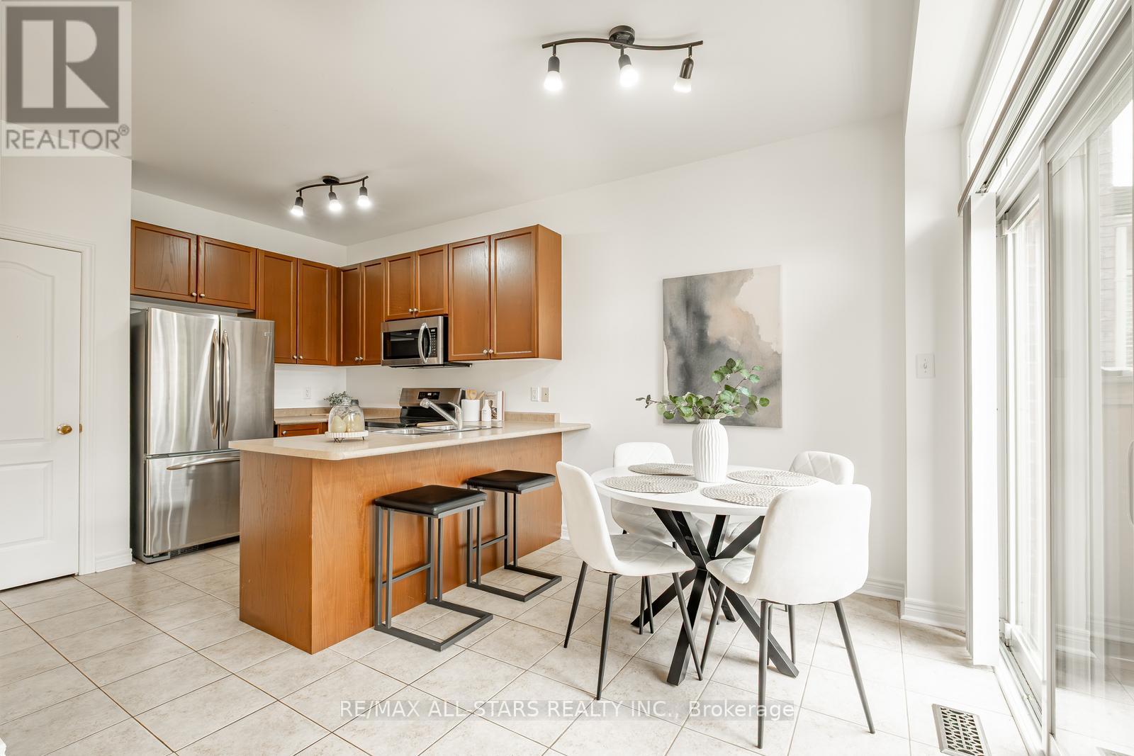 Photo 16 of 69 Mantle Avenue, Whitchurchstouffville ON