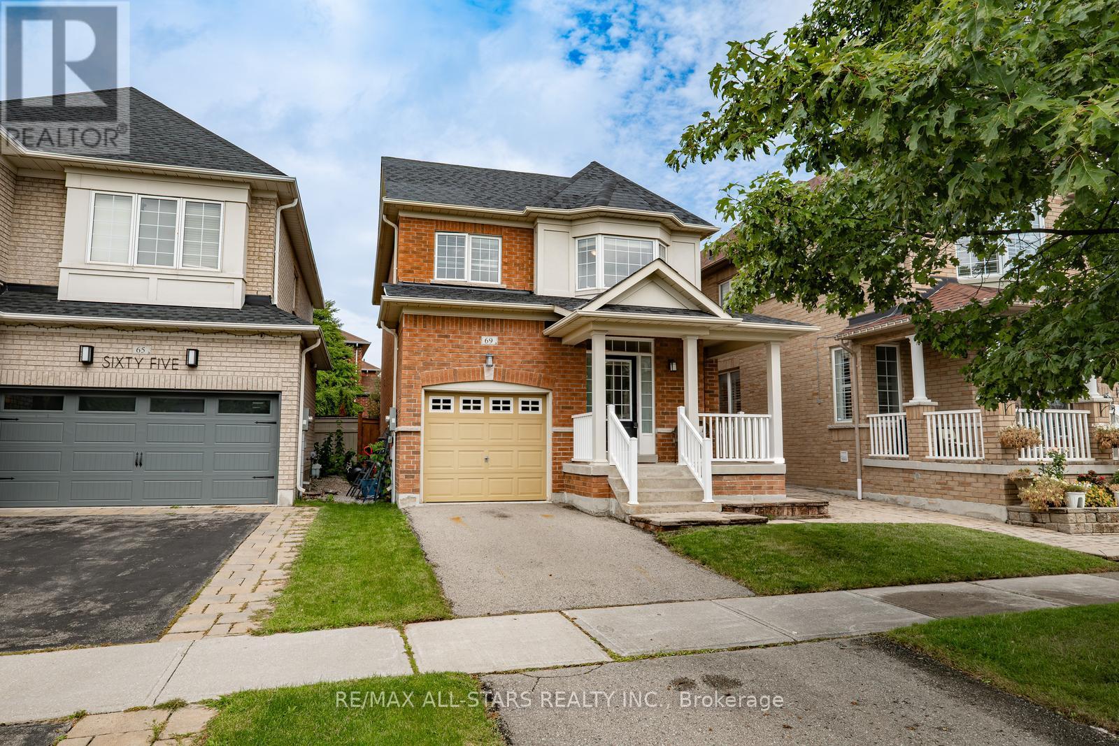 Photo 2 of 69 Mantle Avenue, Whitchurchstouffville ON
