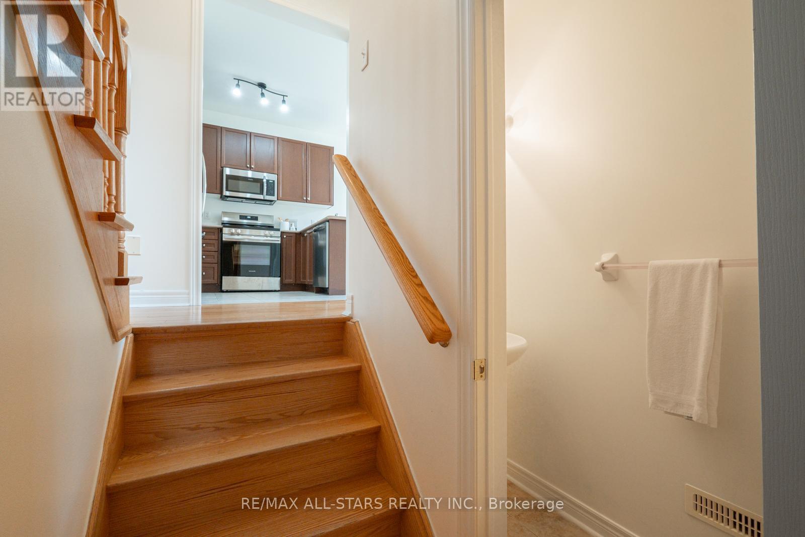 Photo 22 of 69 Mantle Avenue, Whitchurchstouffville ON