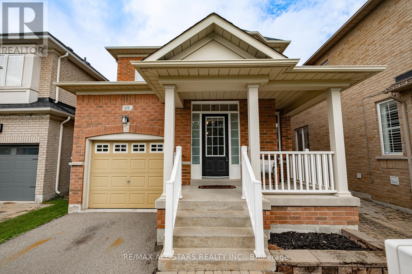Photo 3 of 69 Mantle Avenue, Whitchurchstouffville ON