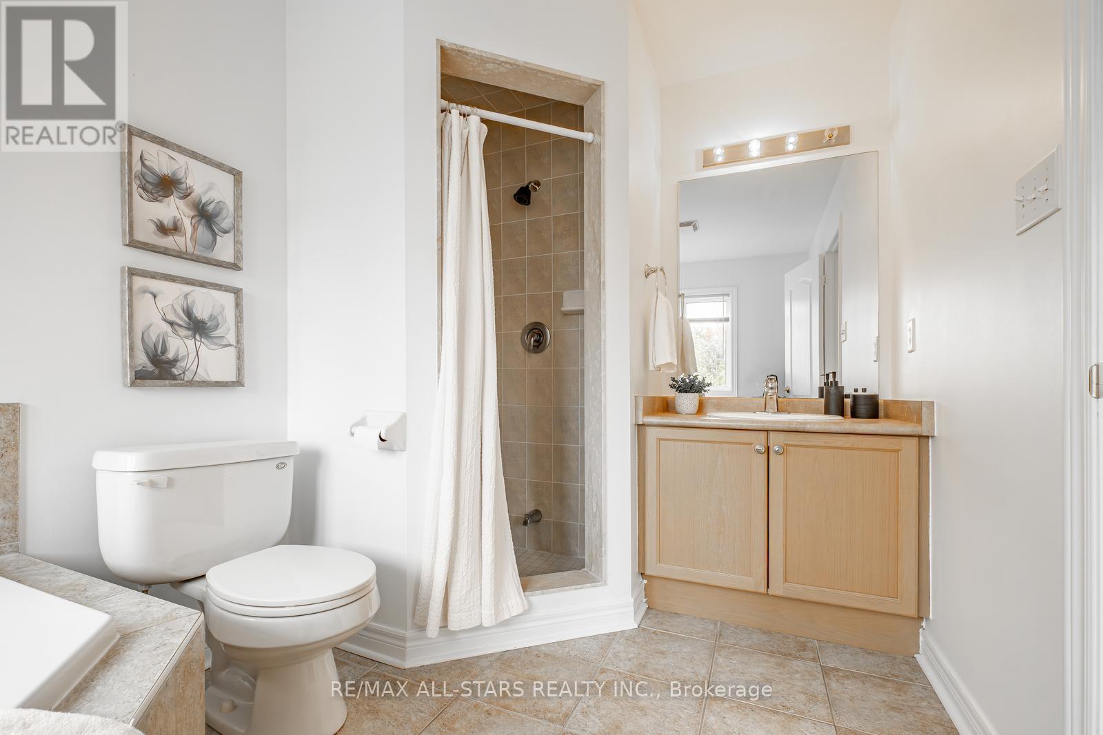 Photo 31 of 69 Mantle Avenue, Whitchurchstouffville ON