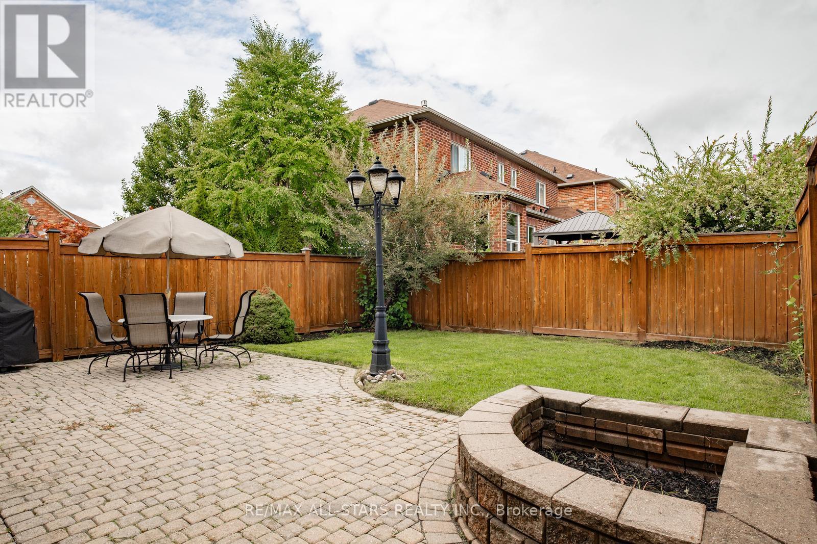 Photo 40 of 69 Mantle Avenue, Whitchurchstouffville ON