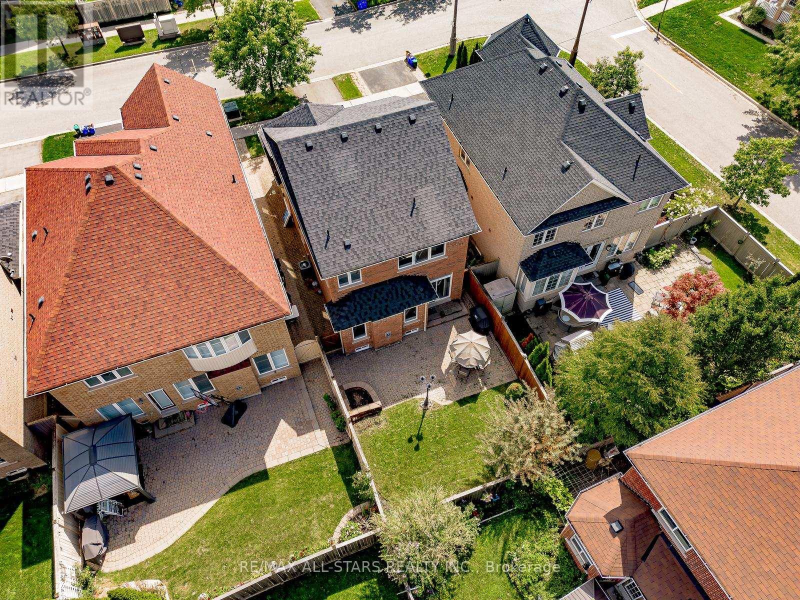 Photo 45 of 69 Mantle Avenue, Whitchurchstouffville ON