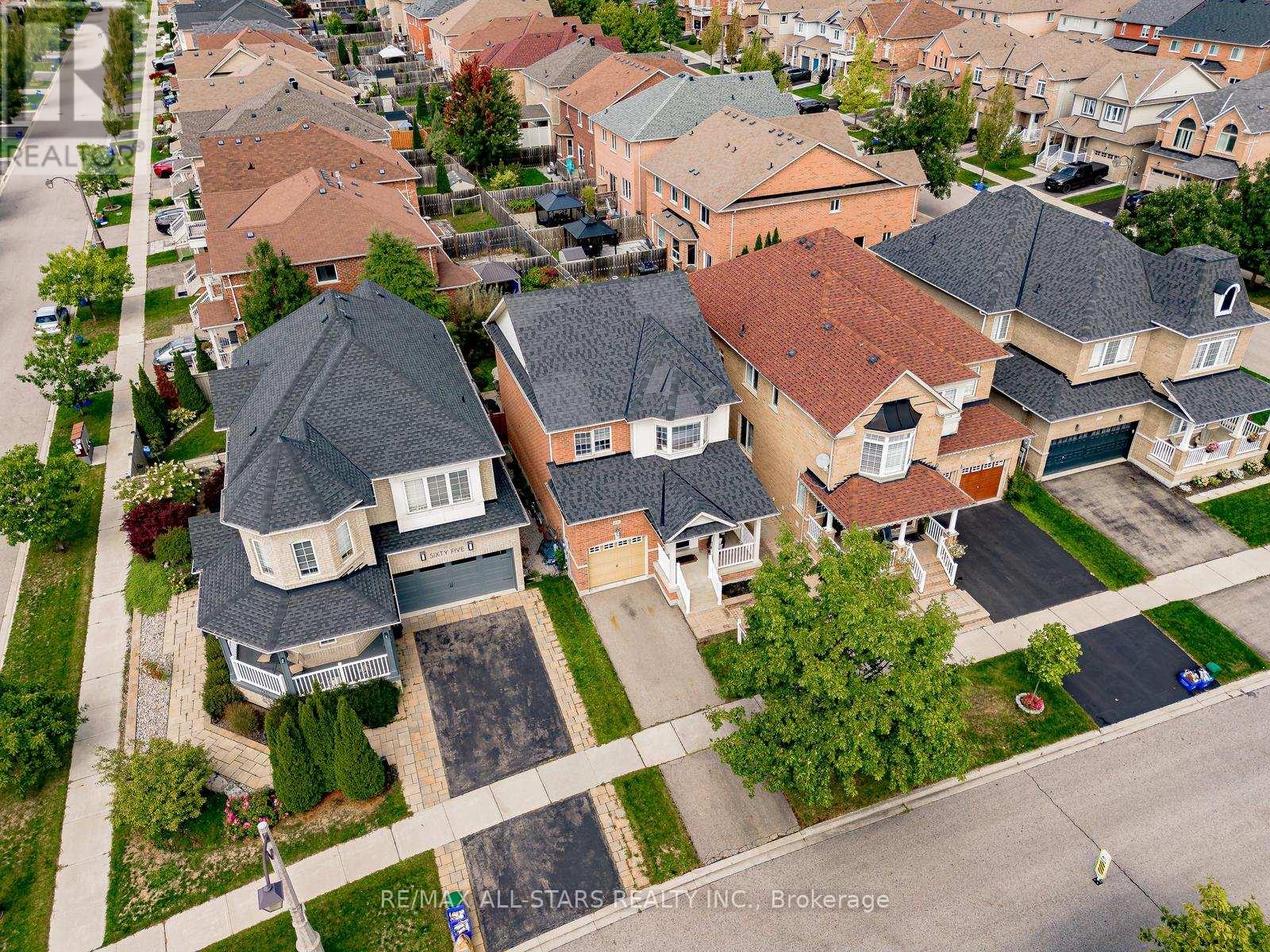 Photo 49 of 69 Mantle Avenue, Whitchurchstouffville ON