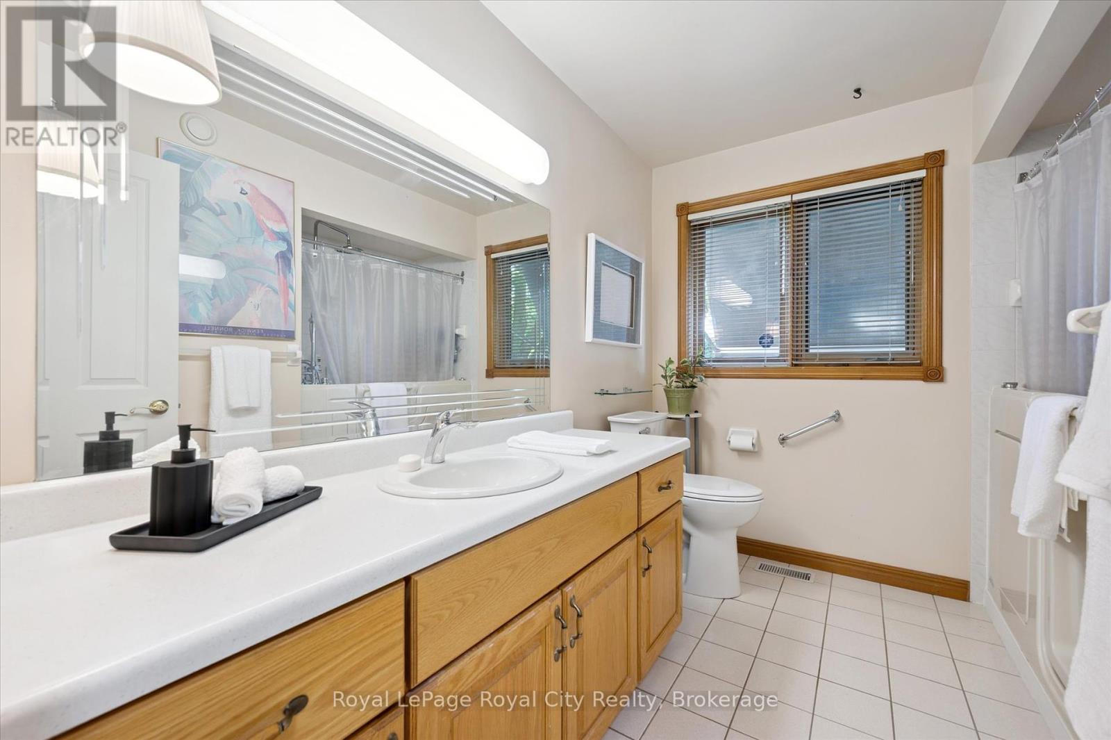 Photo 21 of 11 Keating Drive, Centre Wellington ON