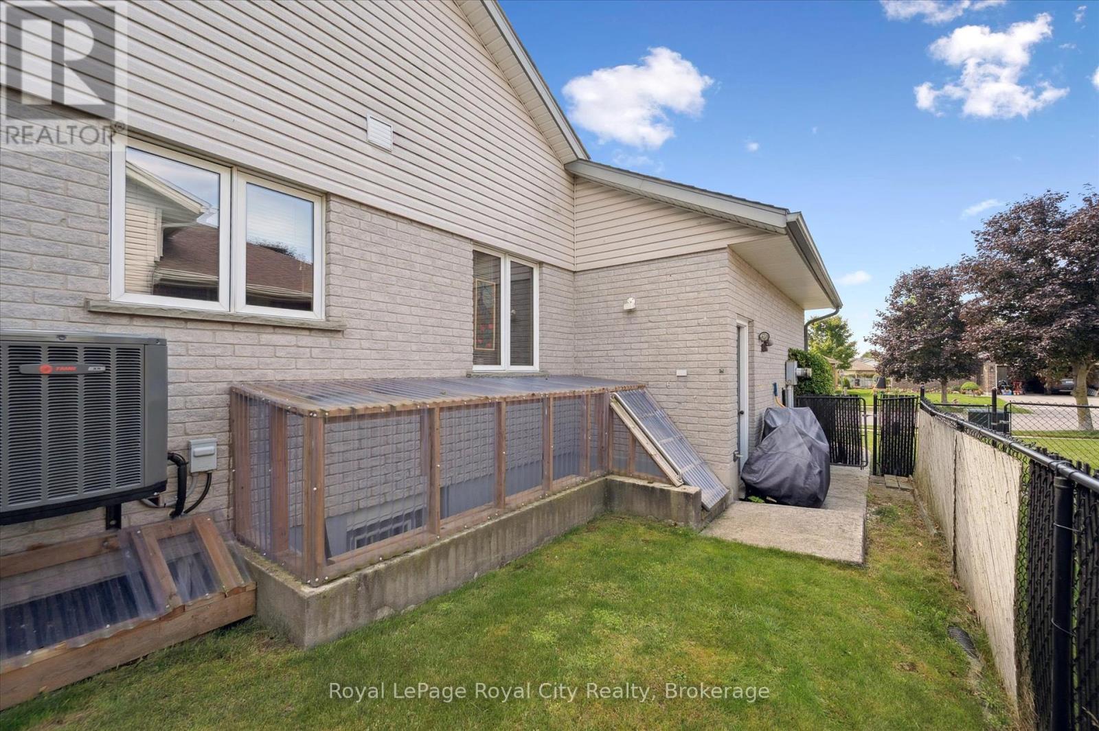Photo 32 of 11 Keating Drive, Centre Wellington ON