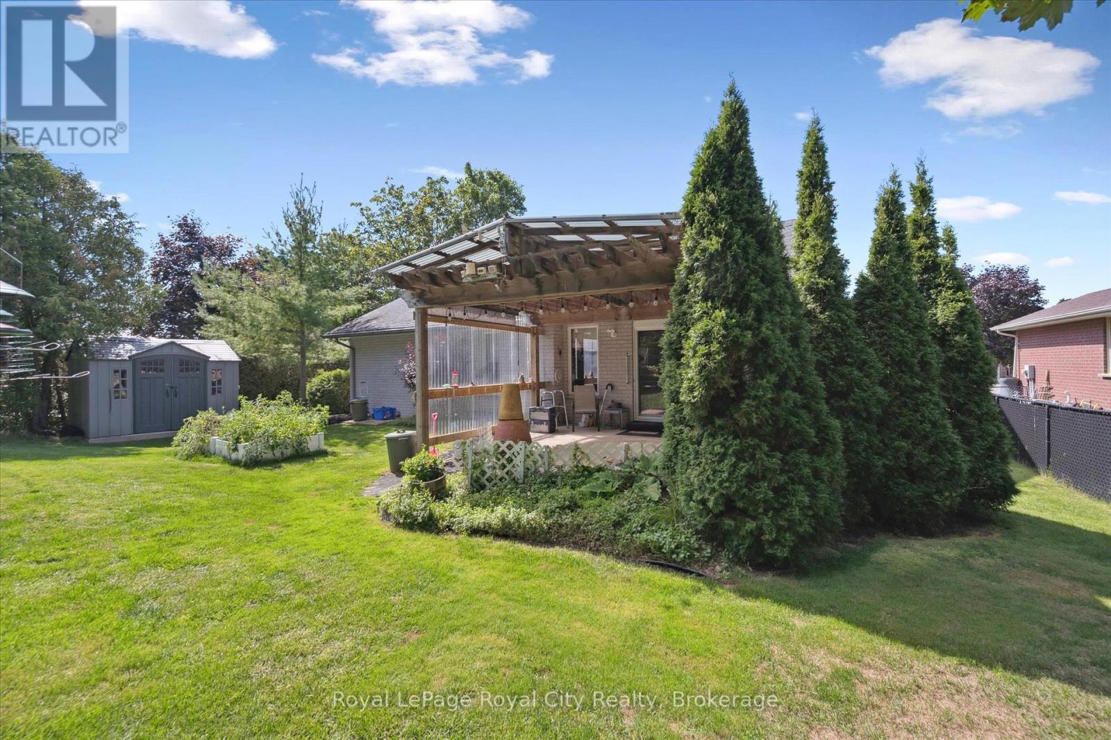Photo 33 of 11 Keating Drive, Centre Wellington ON