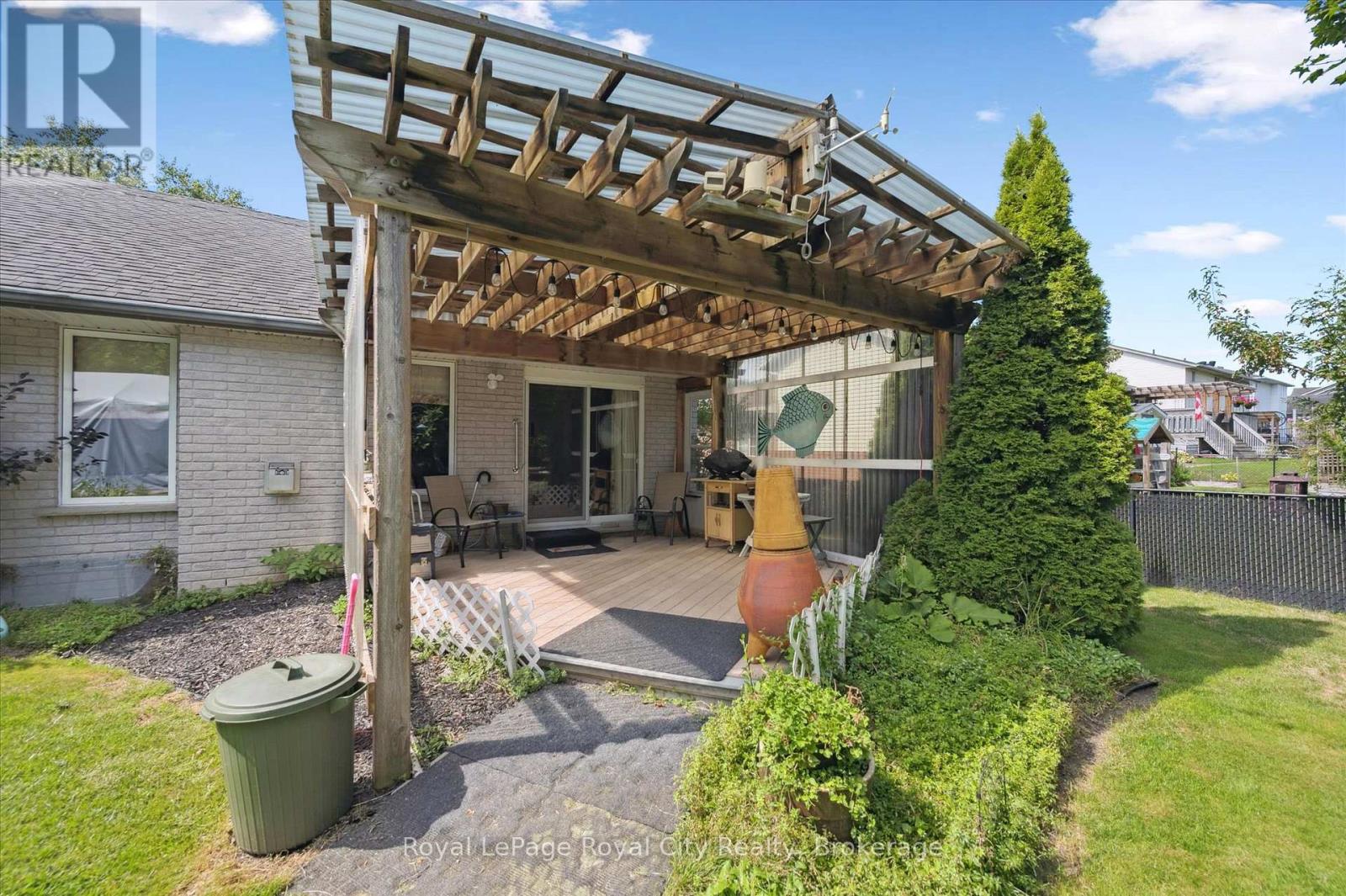 Photo 35 of 11 Keating Drive, Centre Wellington ON