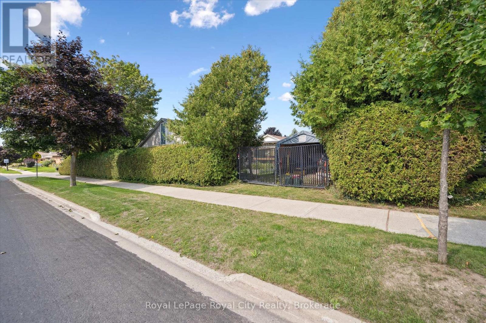 Photo 39 of 11 Keating Drive, Centre Wellington ON