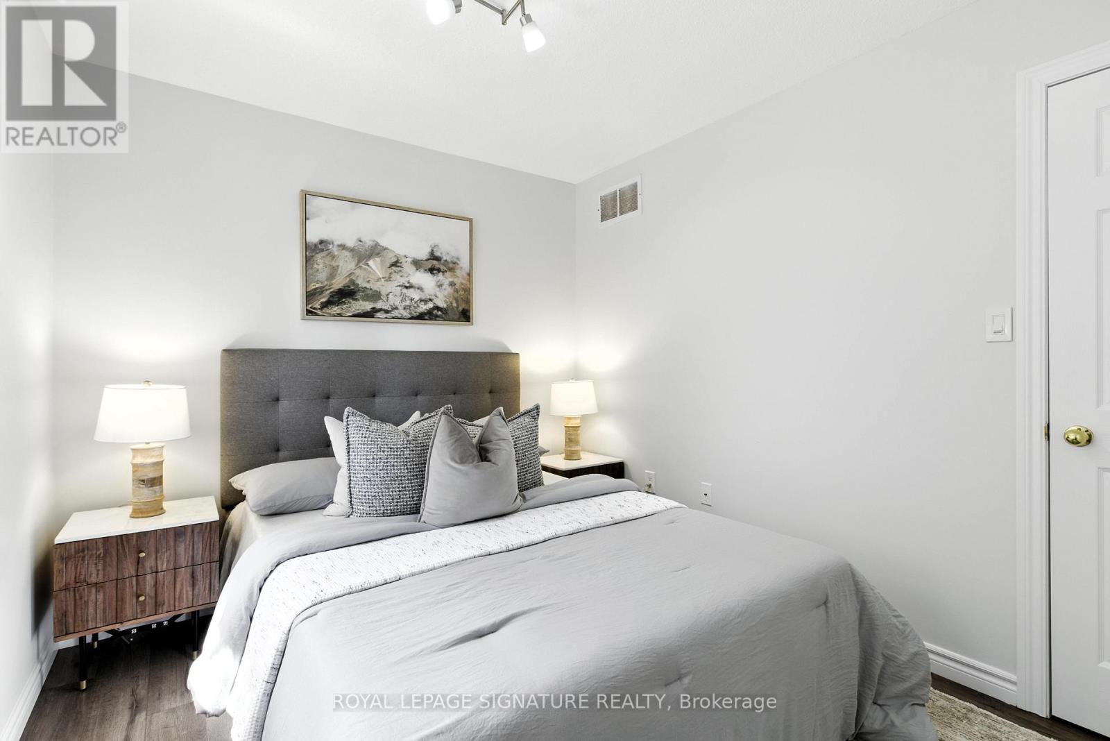 Photo 15 of Main 20 Pacific Avenue, Barrie ON