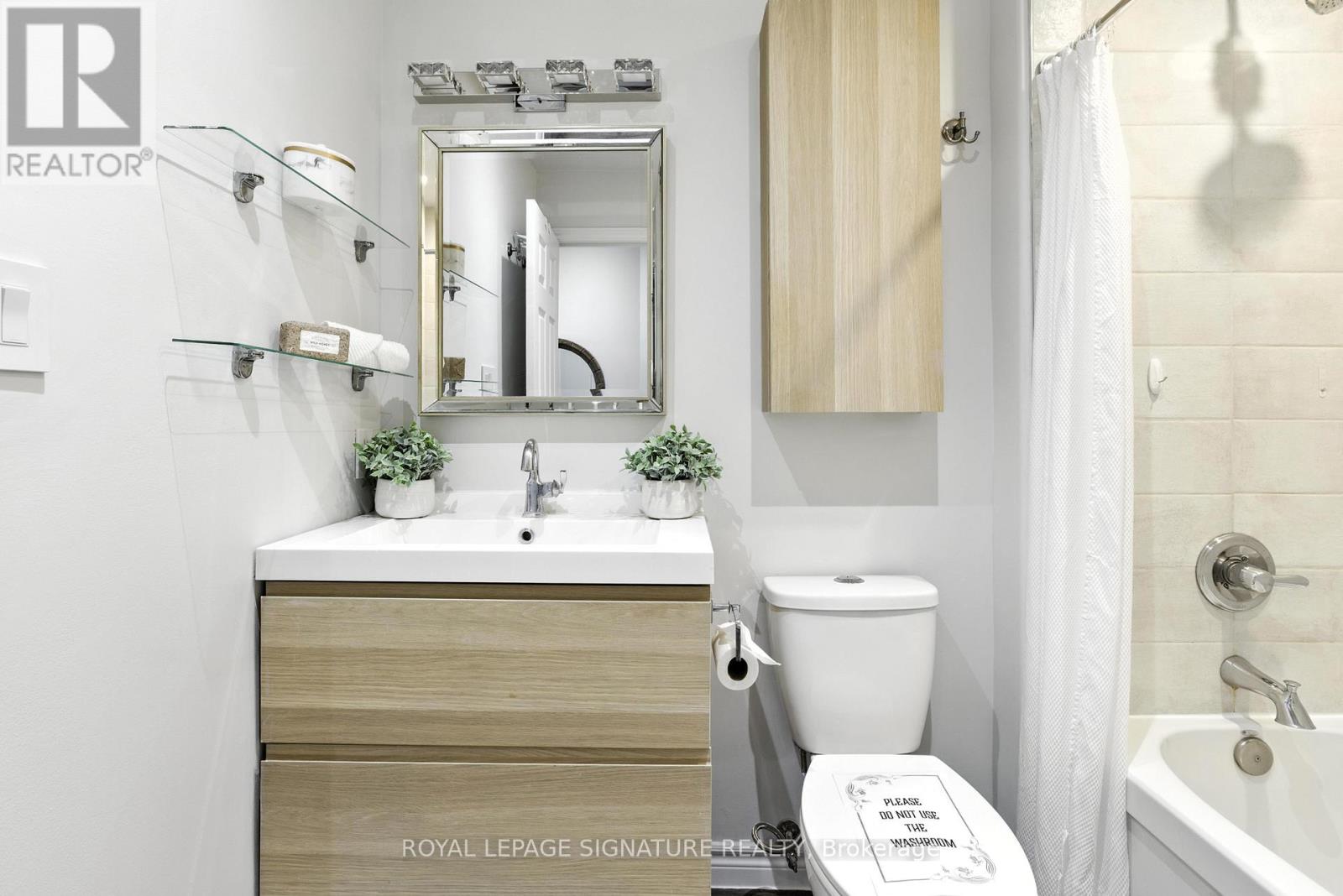 Photo 19 of Main 20 Pacific Avenue, Barrie ON