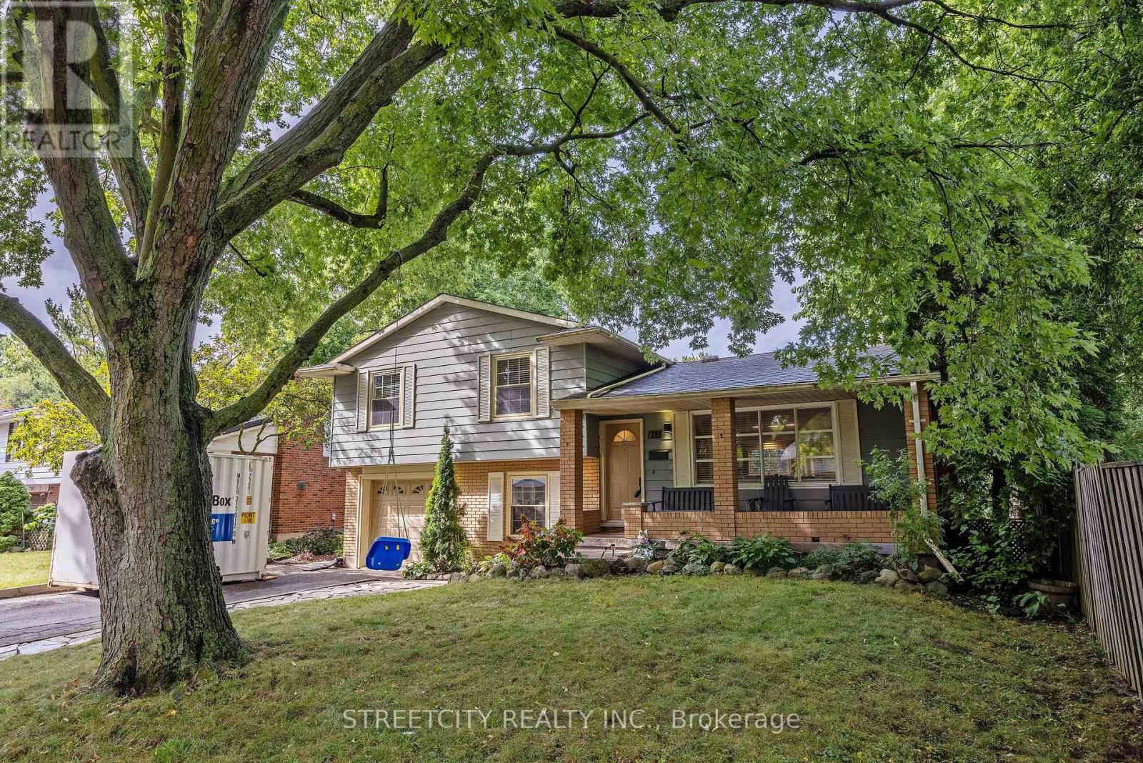 Photo 1 of 747 Westbury Crescent, London South ON