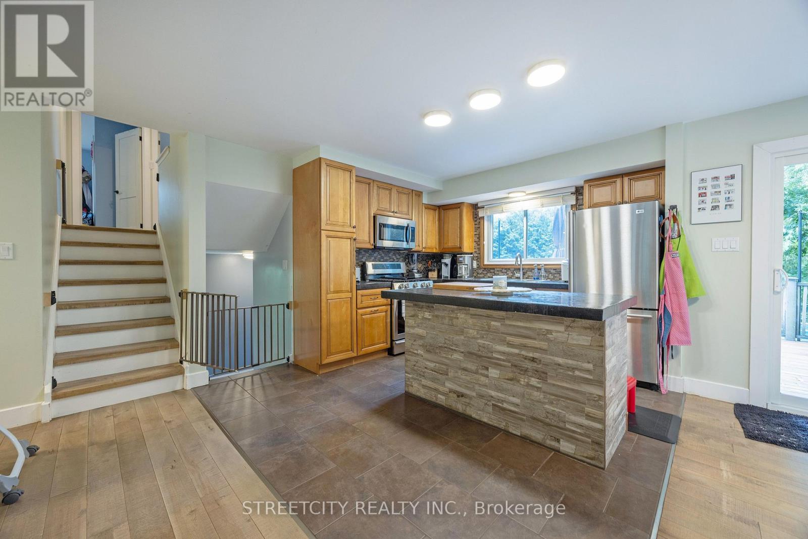Photo 11 of 747 Westbury Crescent, London South ON