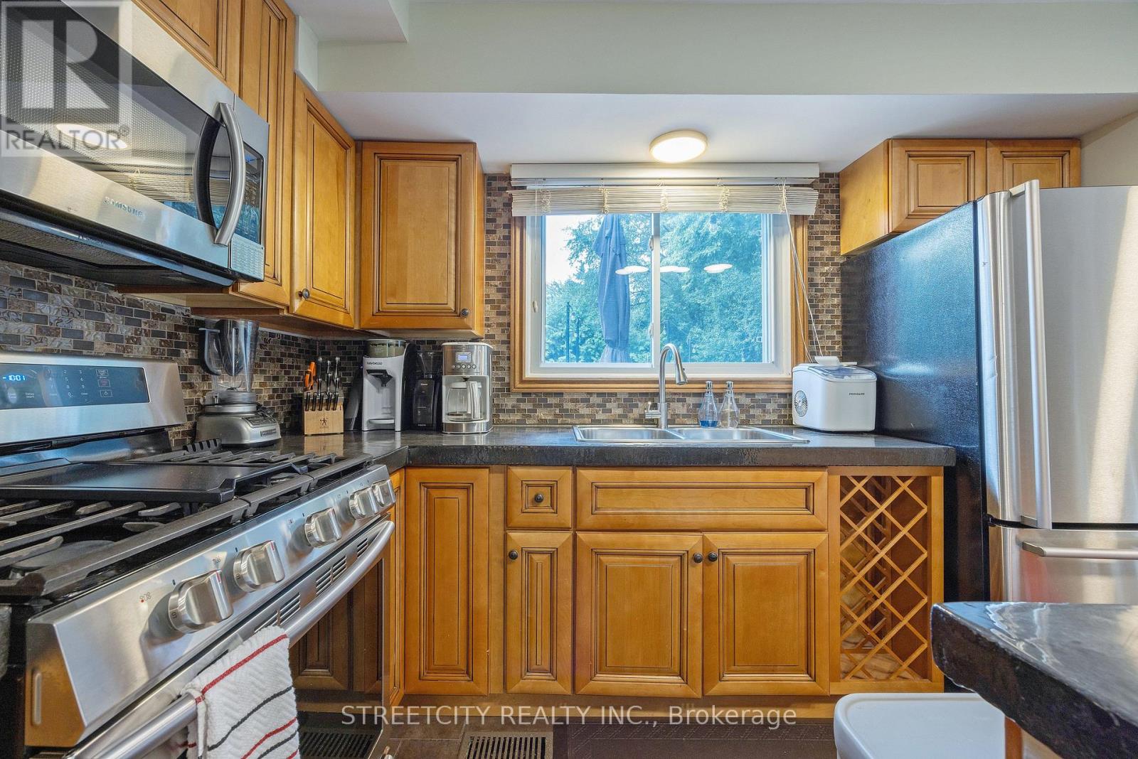 Photo 12 of 747 Westbury Crescent, London South ON