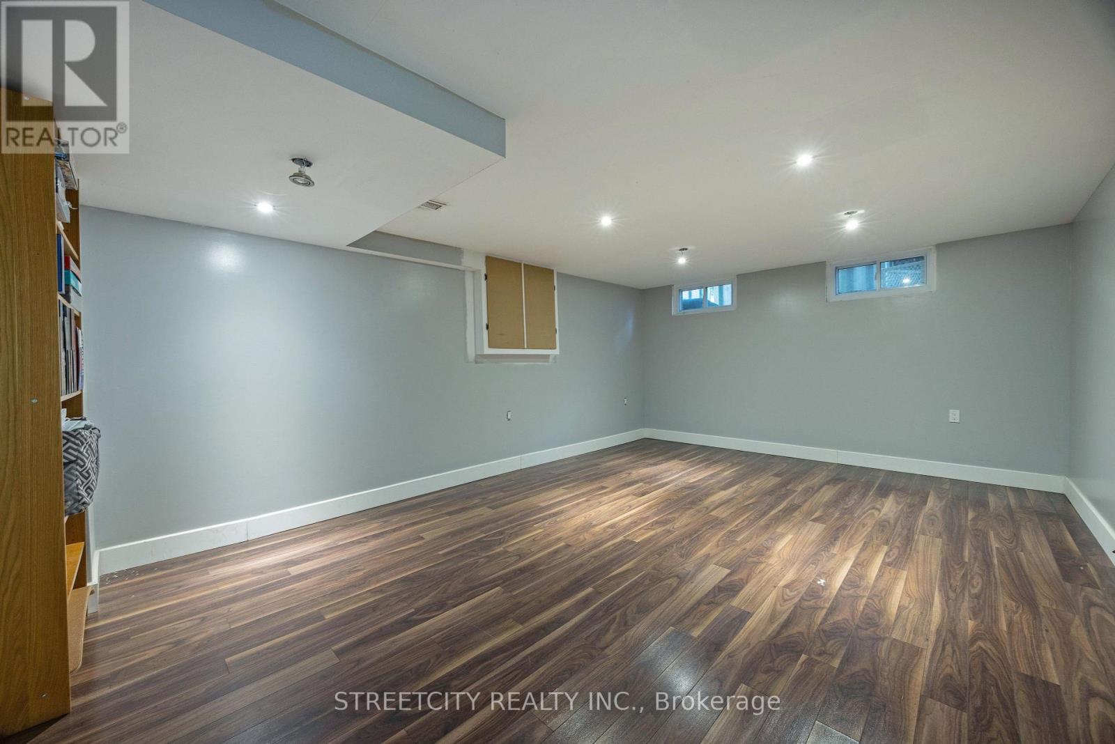 Photo 24 of 747 Westbury Crescent, London South ON