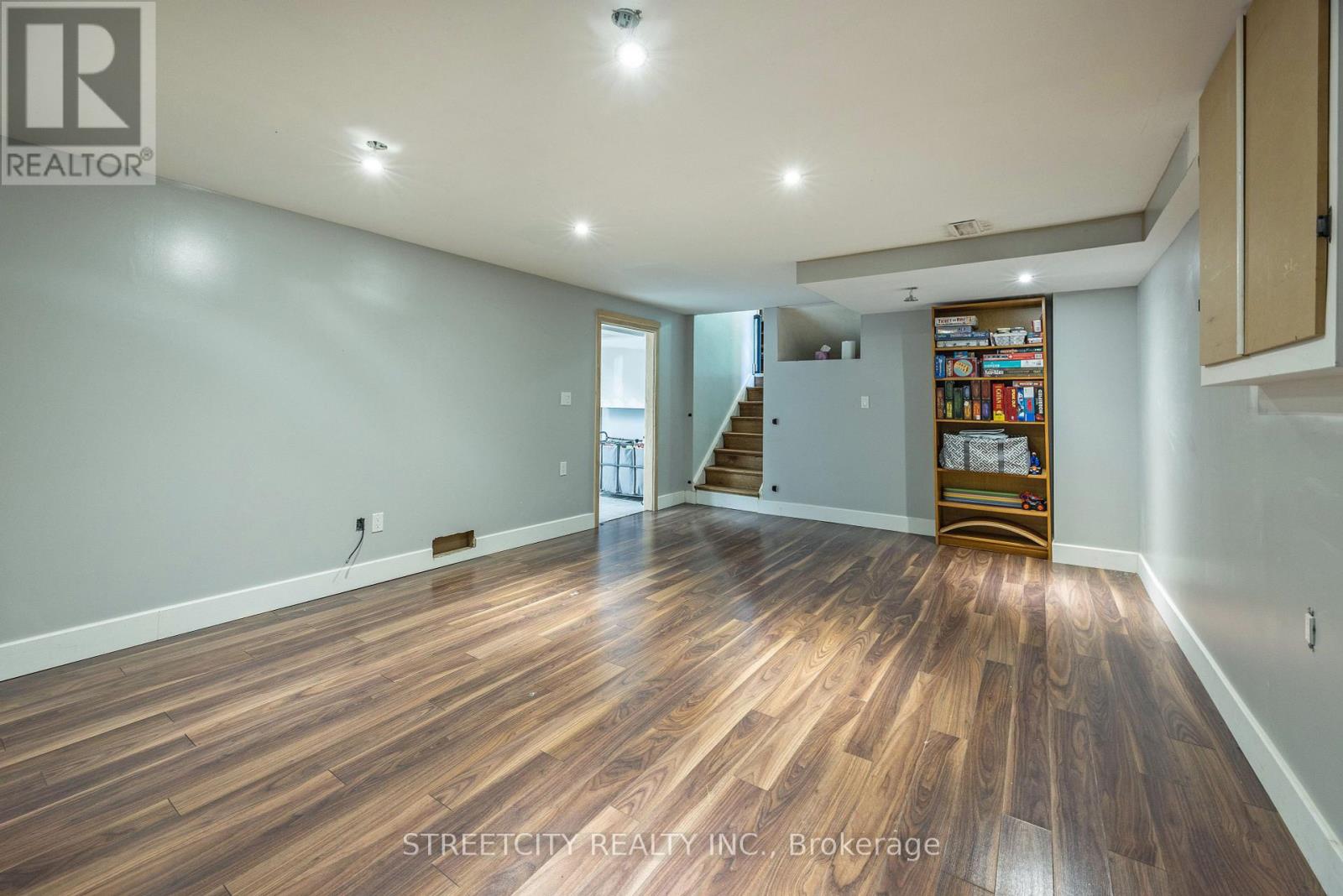 Photo 26 of 747 Westbury Crescent, London South ON