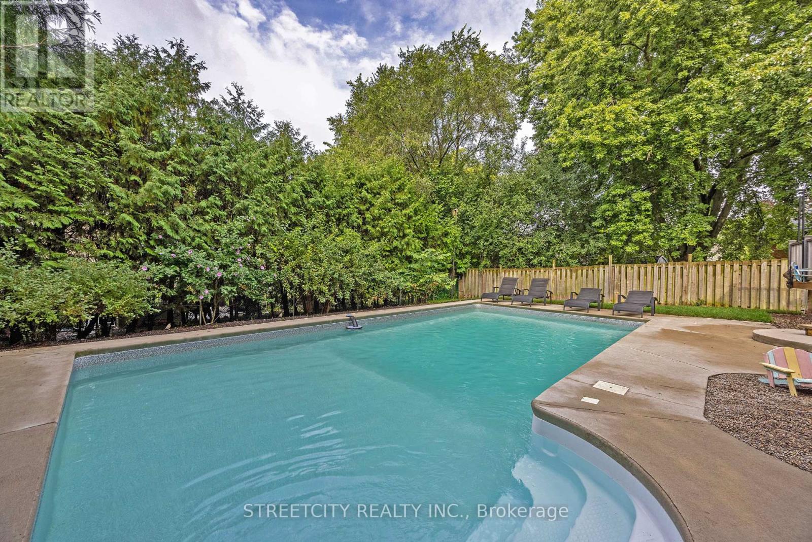 Photo 35 of 747 Westbury Crescent, London South ON