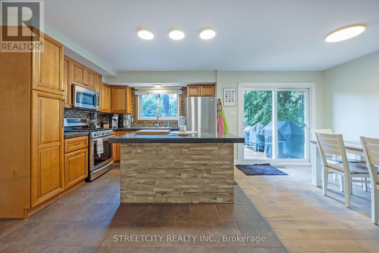 Photo 9 of 747 Westbury Crescent, London South ON