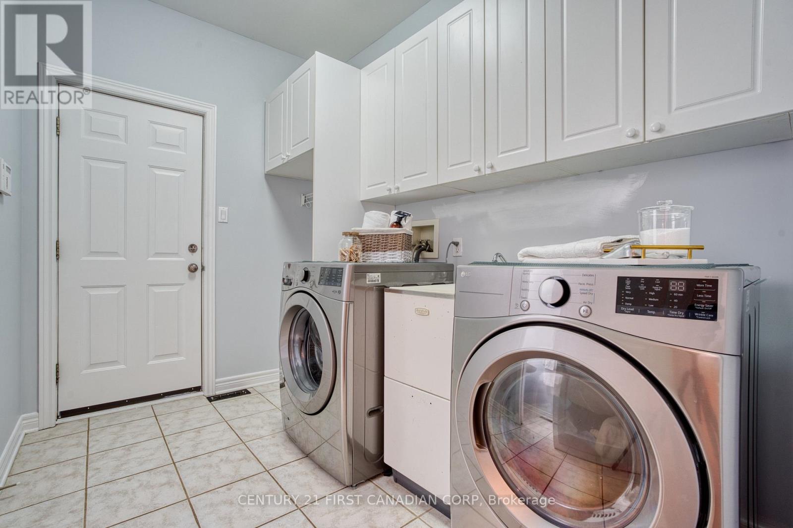 Photo 35 of 129 Chambers Avenue, London North ON