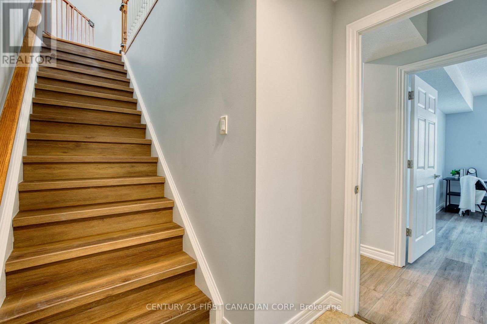 Photo 36 of 129 Chambers Avenue, London North ON
