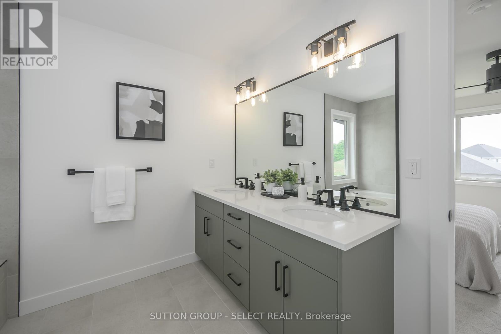 Photo 24 of 138 Harvest Lane, Thames Centre ON