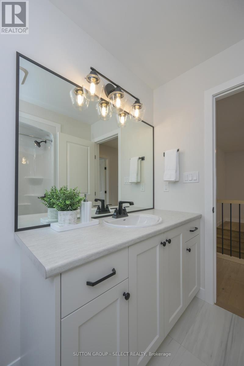 Photo 33 of 138 Harvest Lane, Thames Centre ON