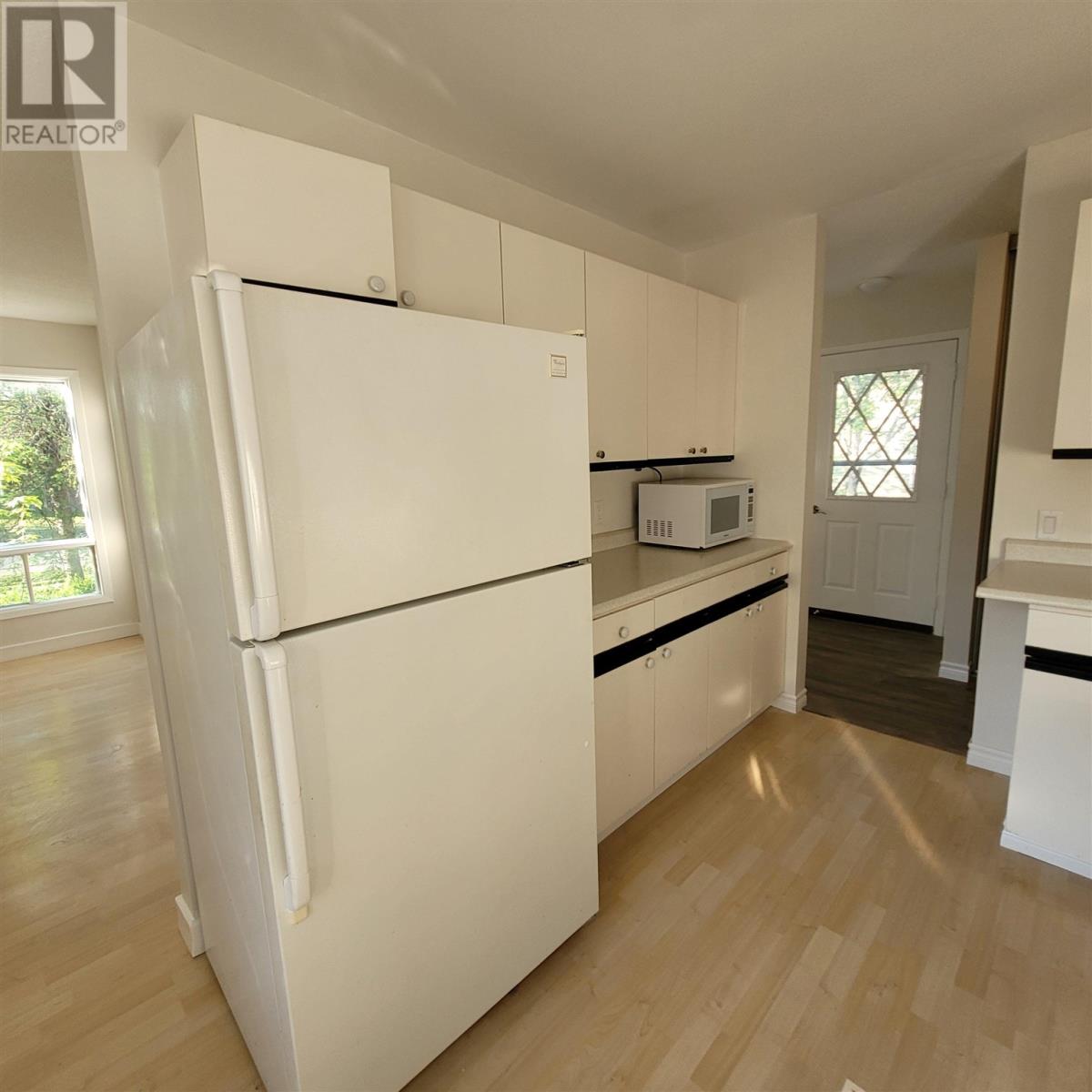 Photo 10 of 39 Poplar Ave, Marathon ON