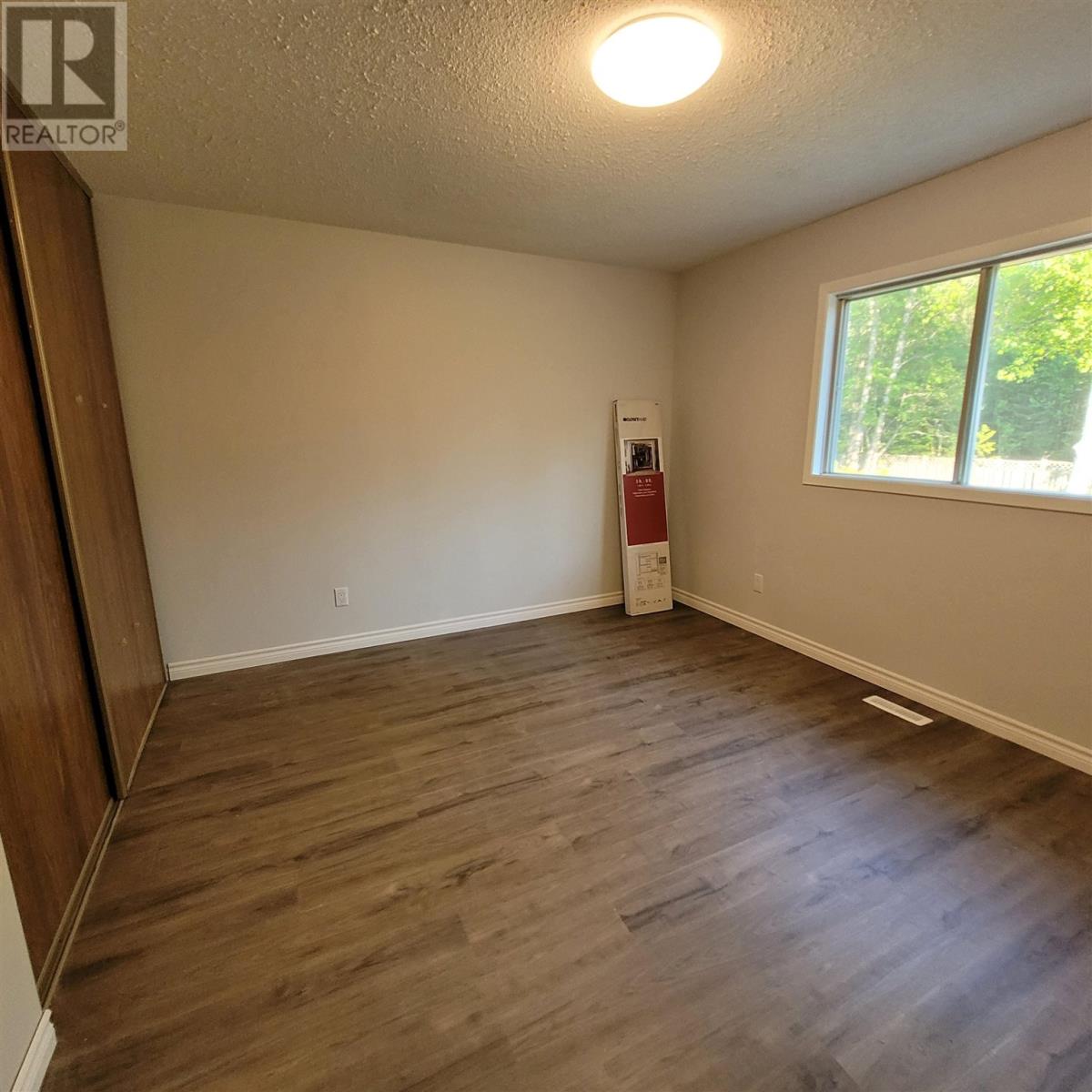 Photo 16 of 39 Poplar Ave, Marathon ON