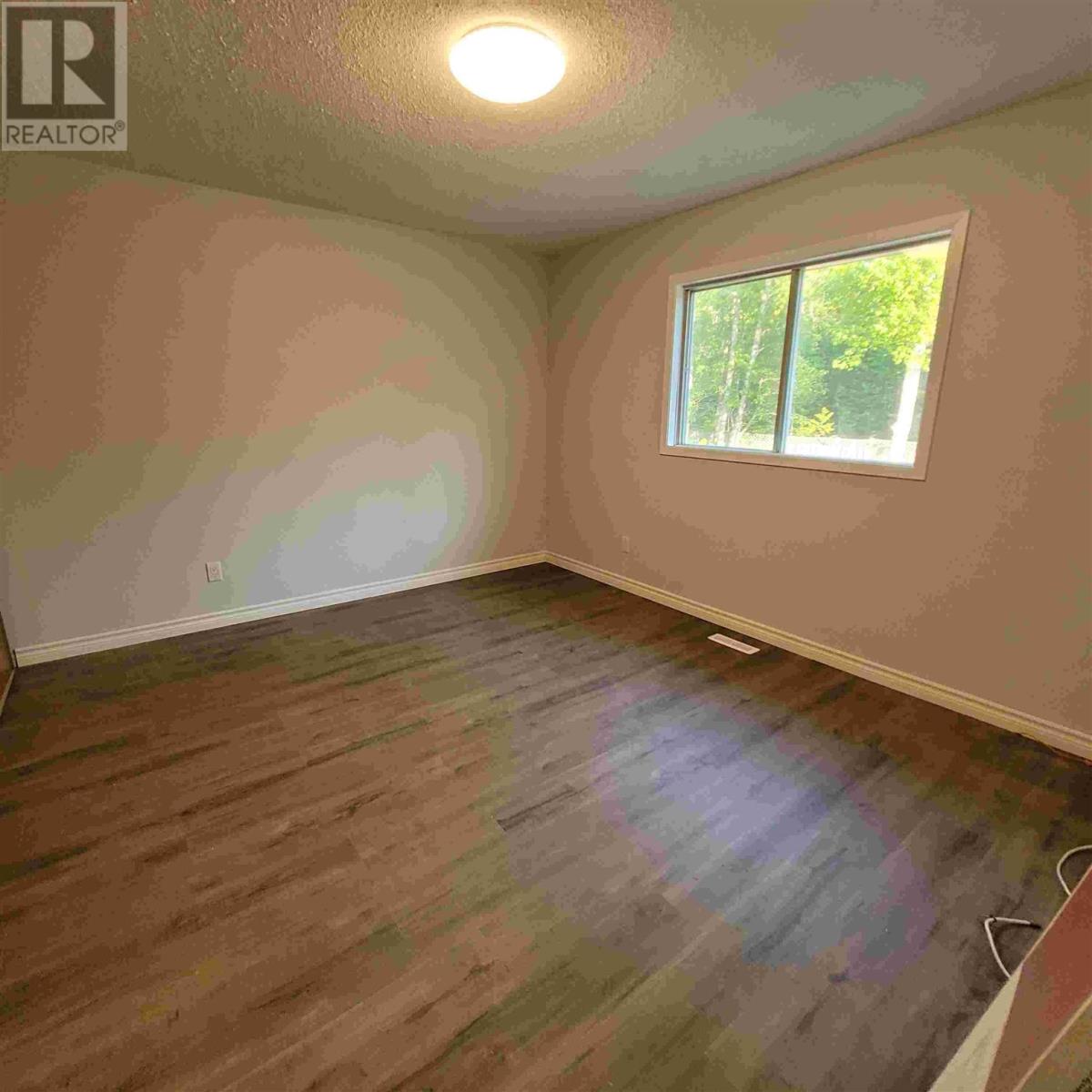 Photo 18 of 39 Poplar Ave, Marathon ON