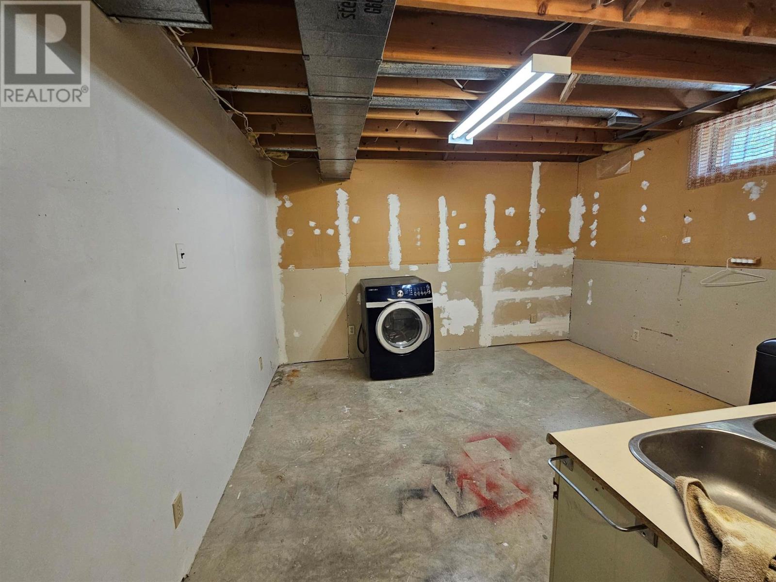 Photo 33 of 39 Poplar Ave, Marathon ON