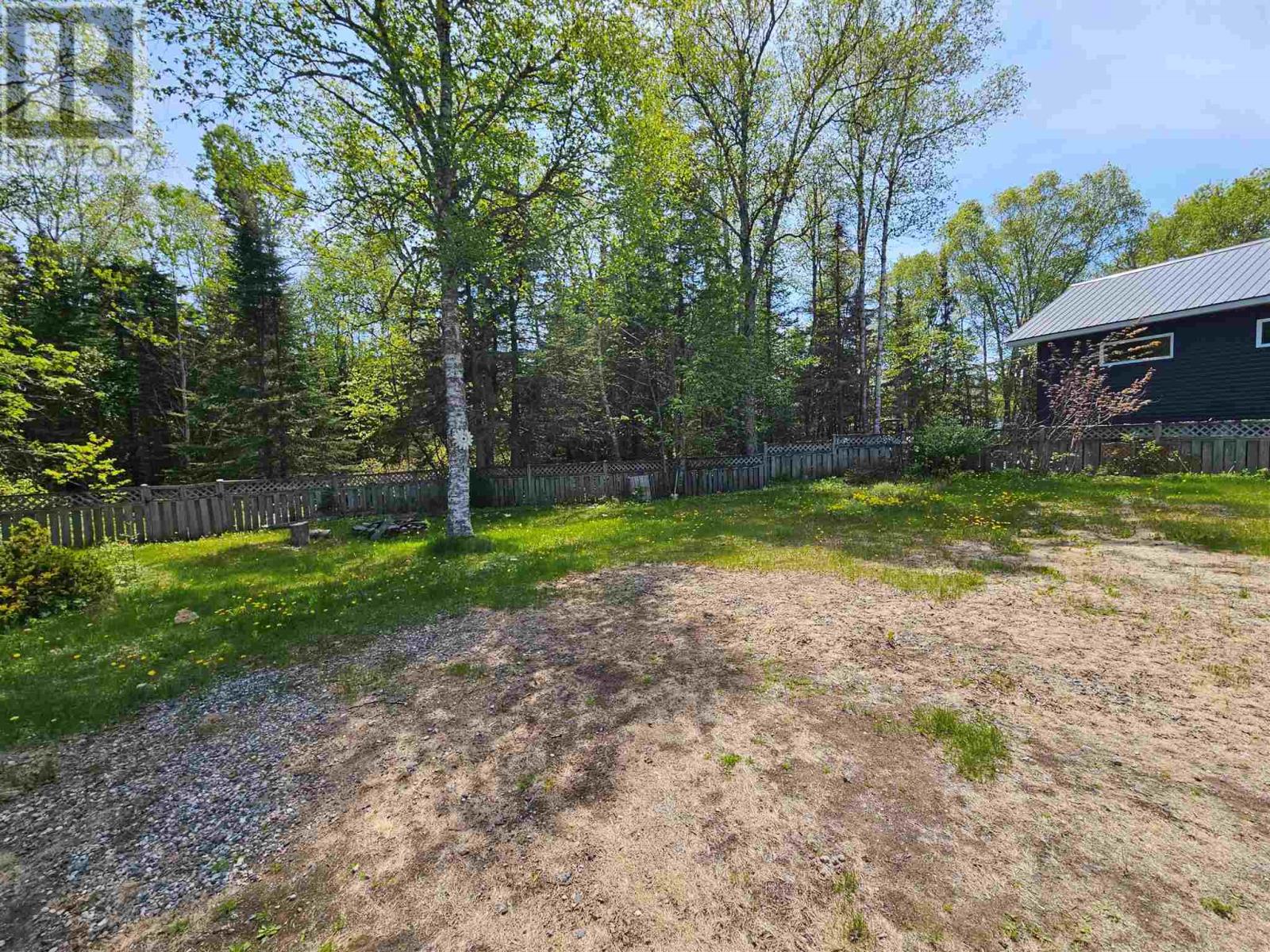 Photo 48 of 39 Poplar Ave, Marathon ON