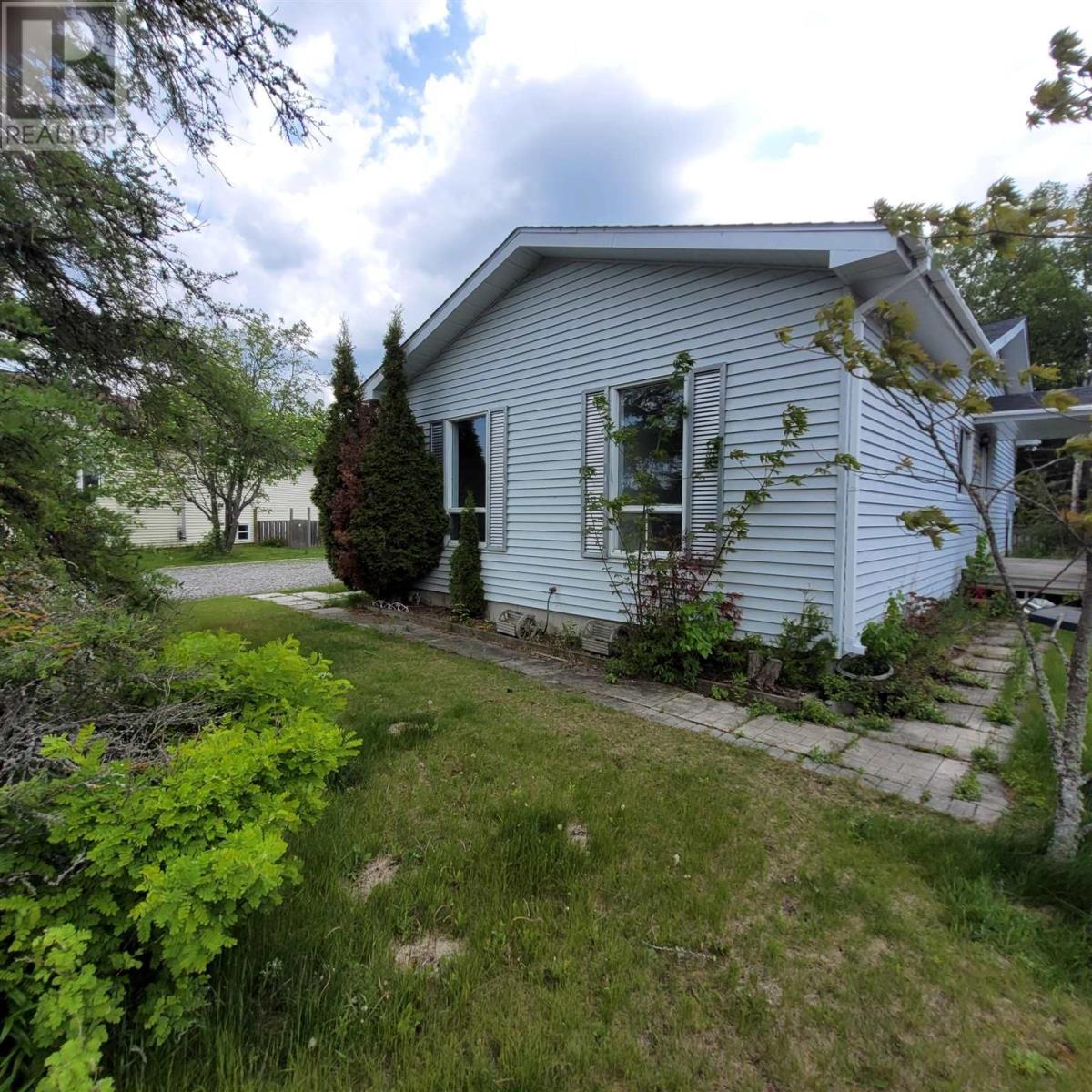 Photo 45 of 39 Poplar Ave, Marathon ON