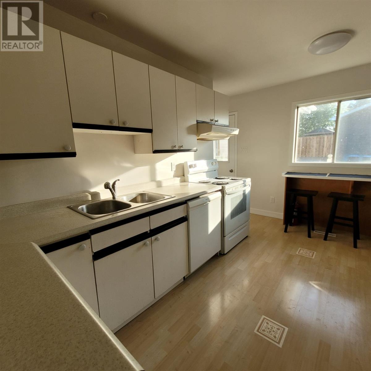 Photo 9 of 39 Poplar Ave, Marathon ON