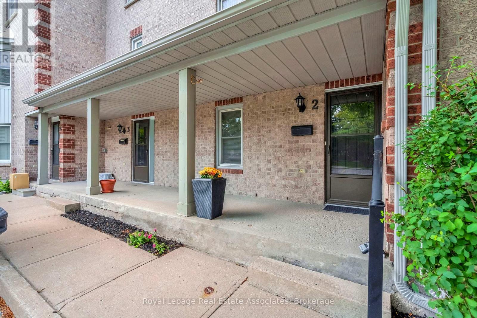 Photo 5 of 2 119 Dambrosio Drive, Barrie ON