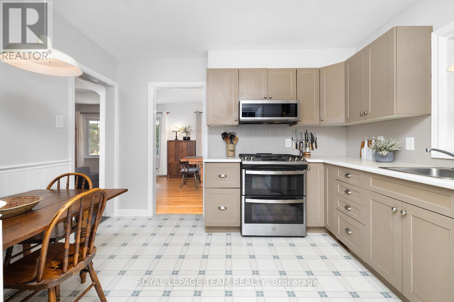Photo 10 of 5515 Millview Street, Ottawa ON