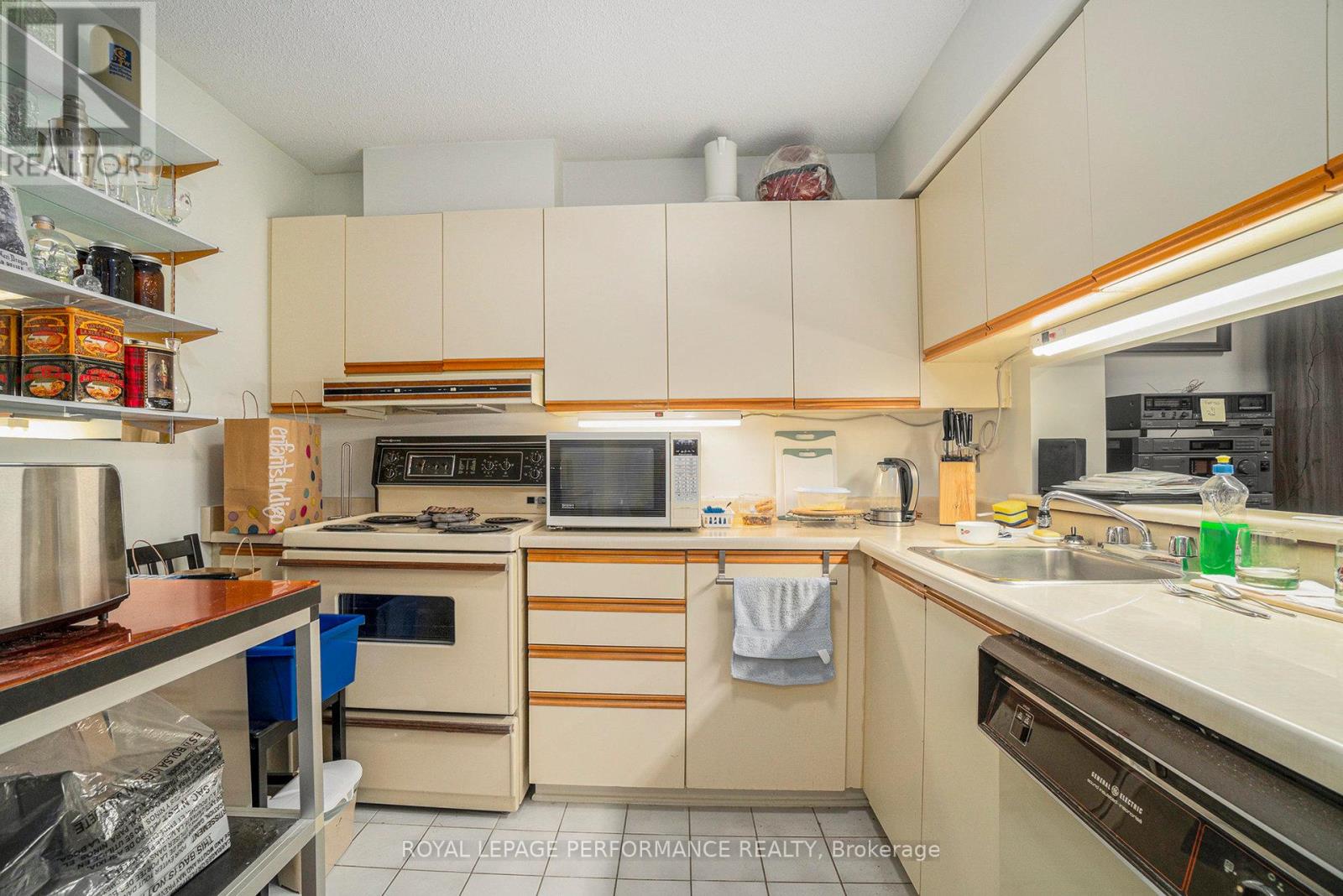 Photo 9 of 502 1180 Ohio Street, Ottawa ON