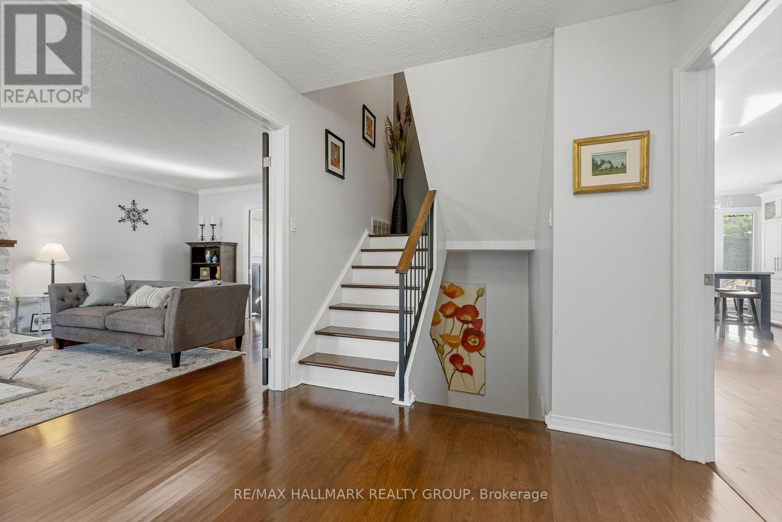 Photo 11 of 87 Leacock Drive, Ottawa ON
