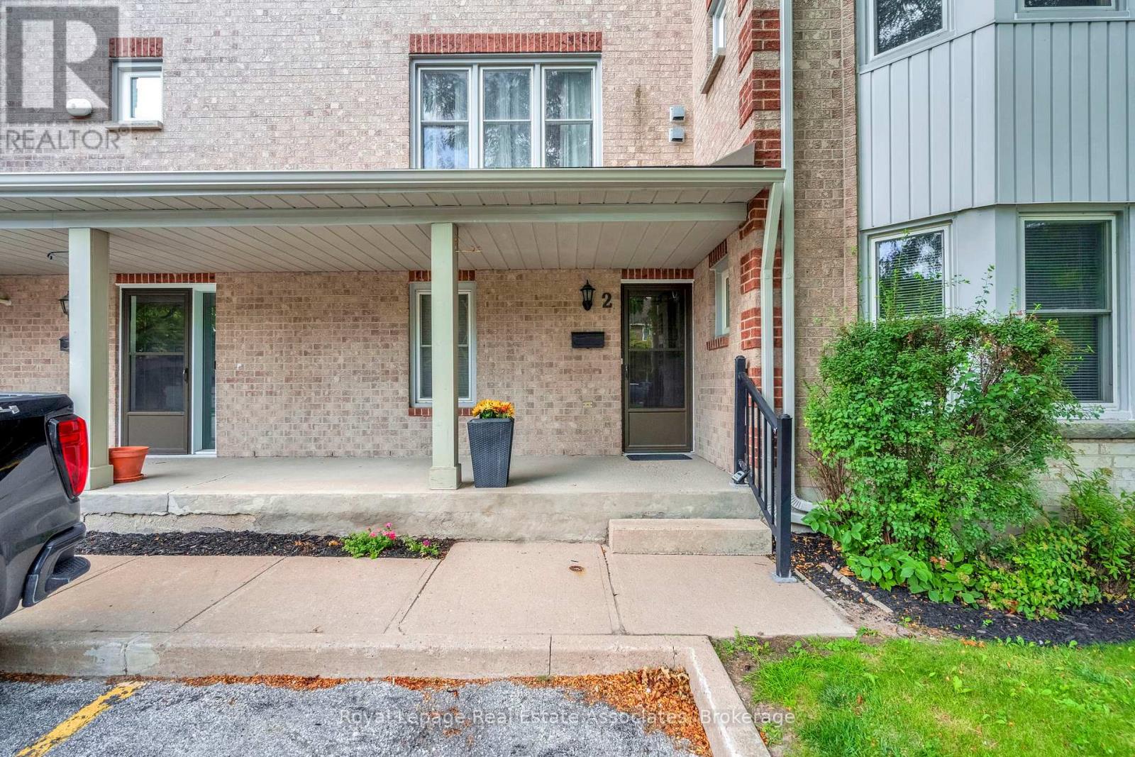 Photo 3 of 2 119 Dambrosio Drive, Barrie ON
