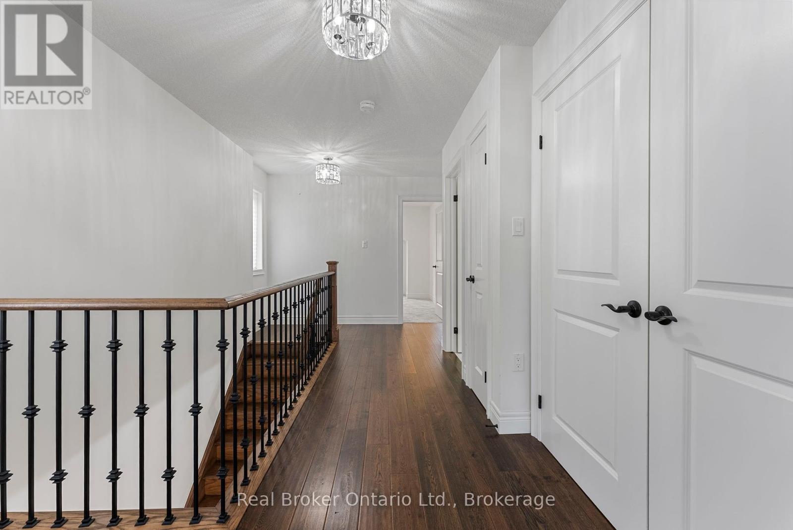 Photo 14 of 86 Dunrobin Lane, Grimsby ON