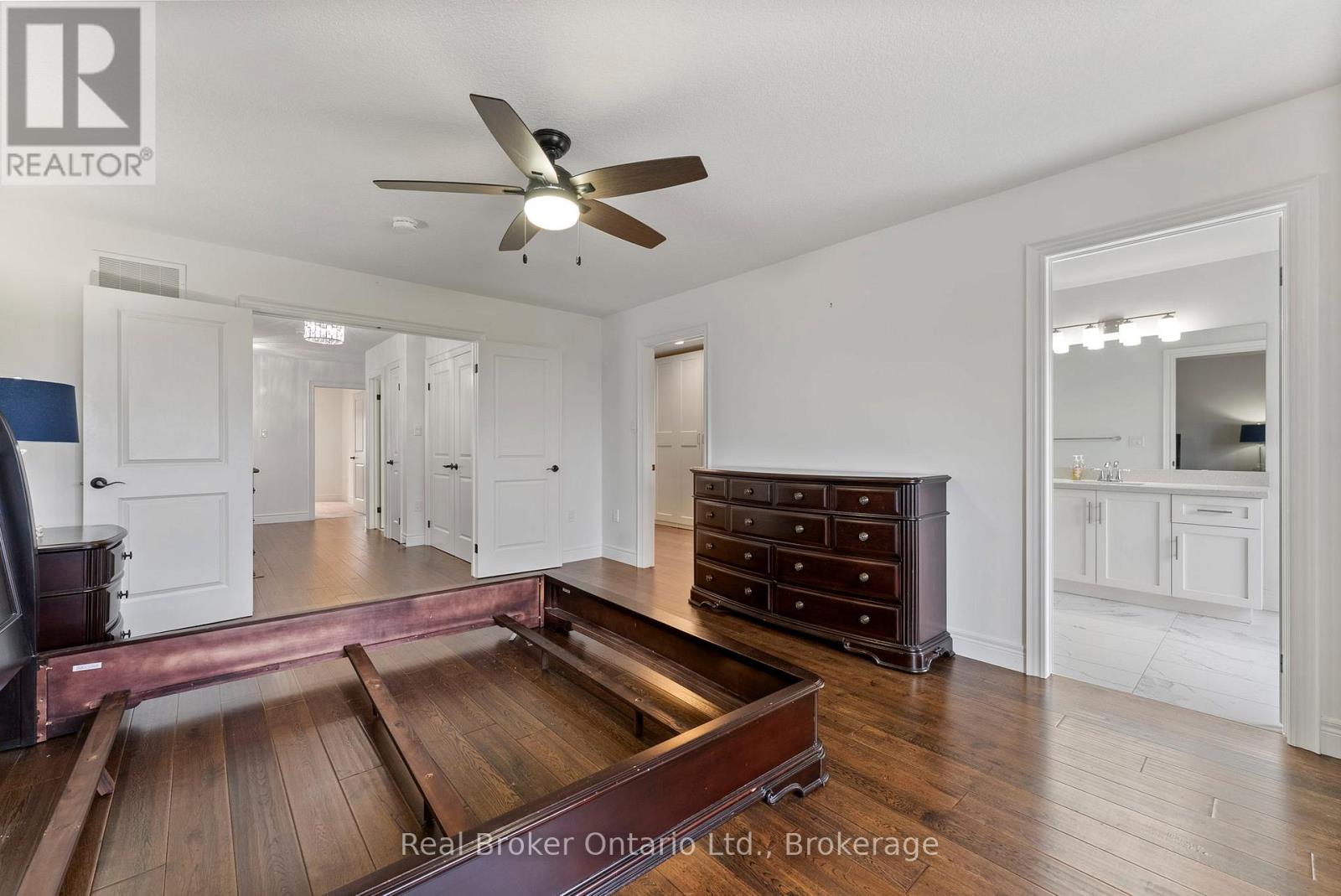 Photo 17 of 86 Dunrobin Lane, Grimsby ON