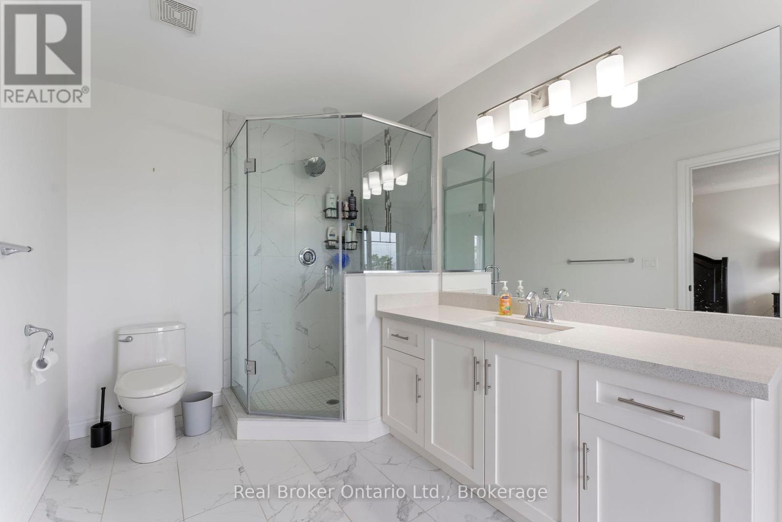 Photo 18 of 86 Dunrobin Lane, Grimsby ON