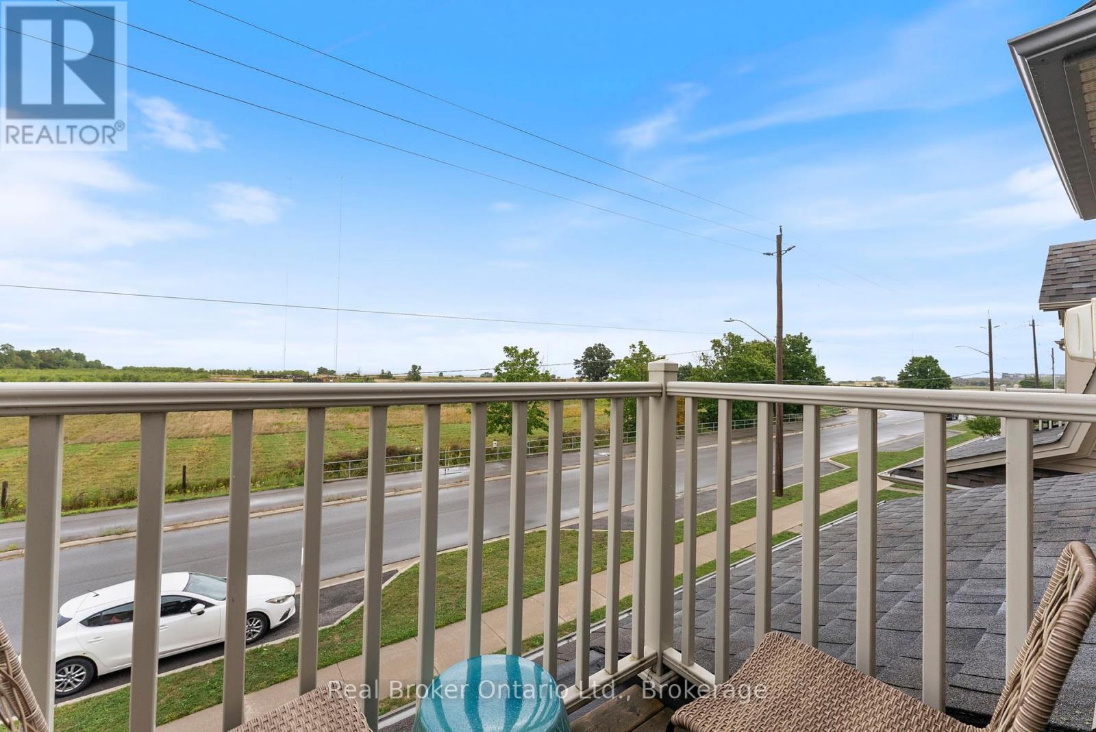 Photo 20 of 86 Dunrobin Lane, Grimsby ON