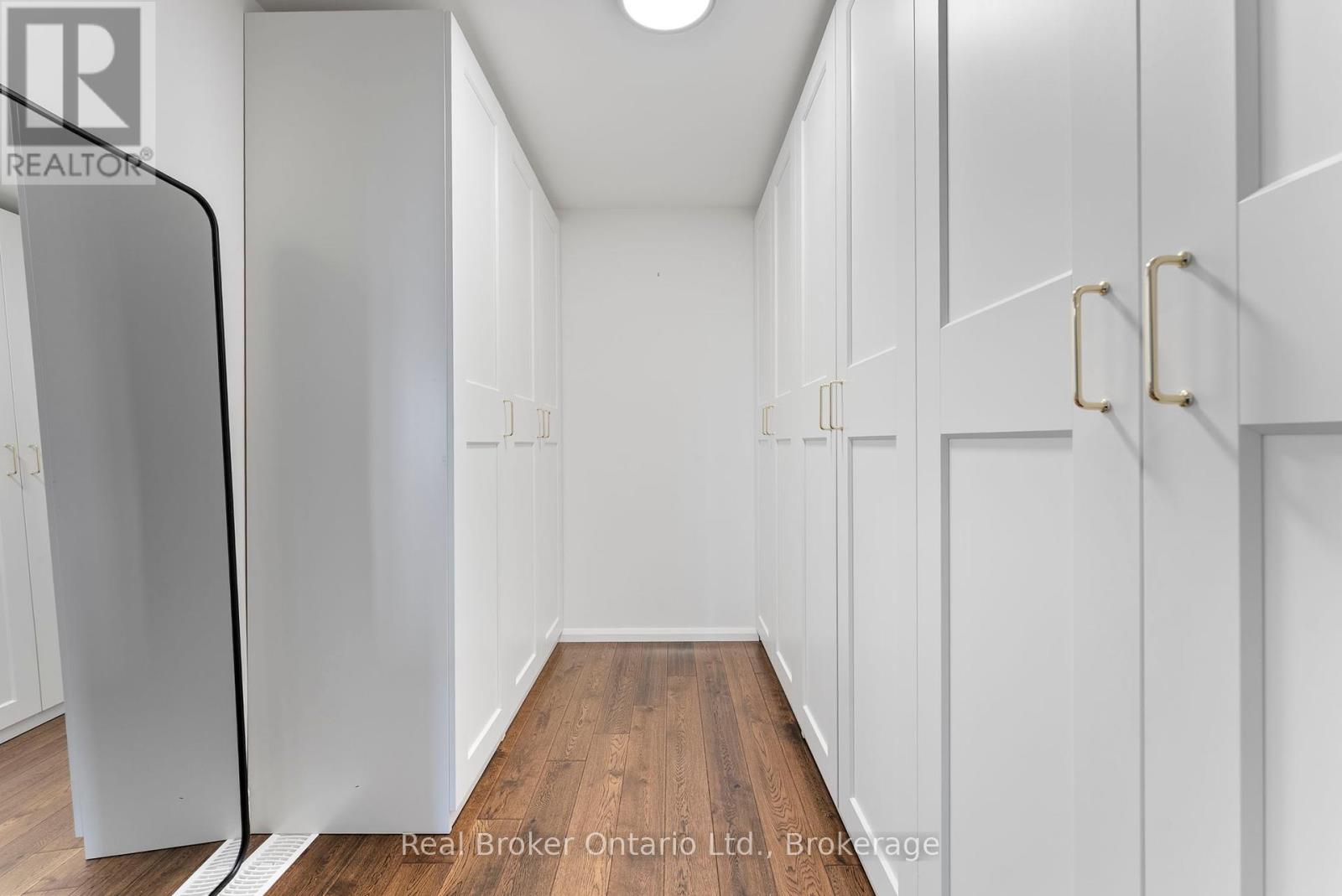 Photo 21 of 86 Dunrobin Lane, Grimsby ON
