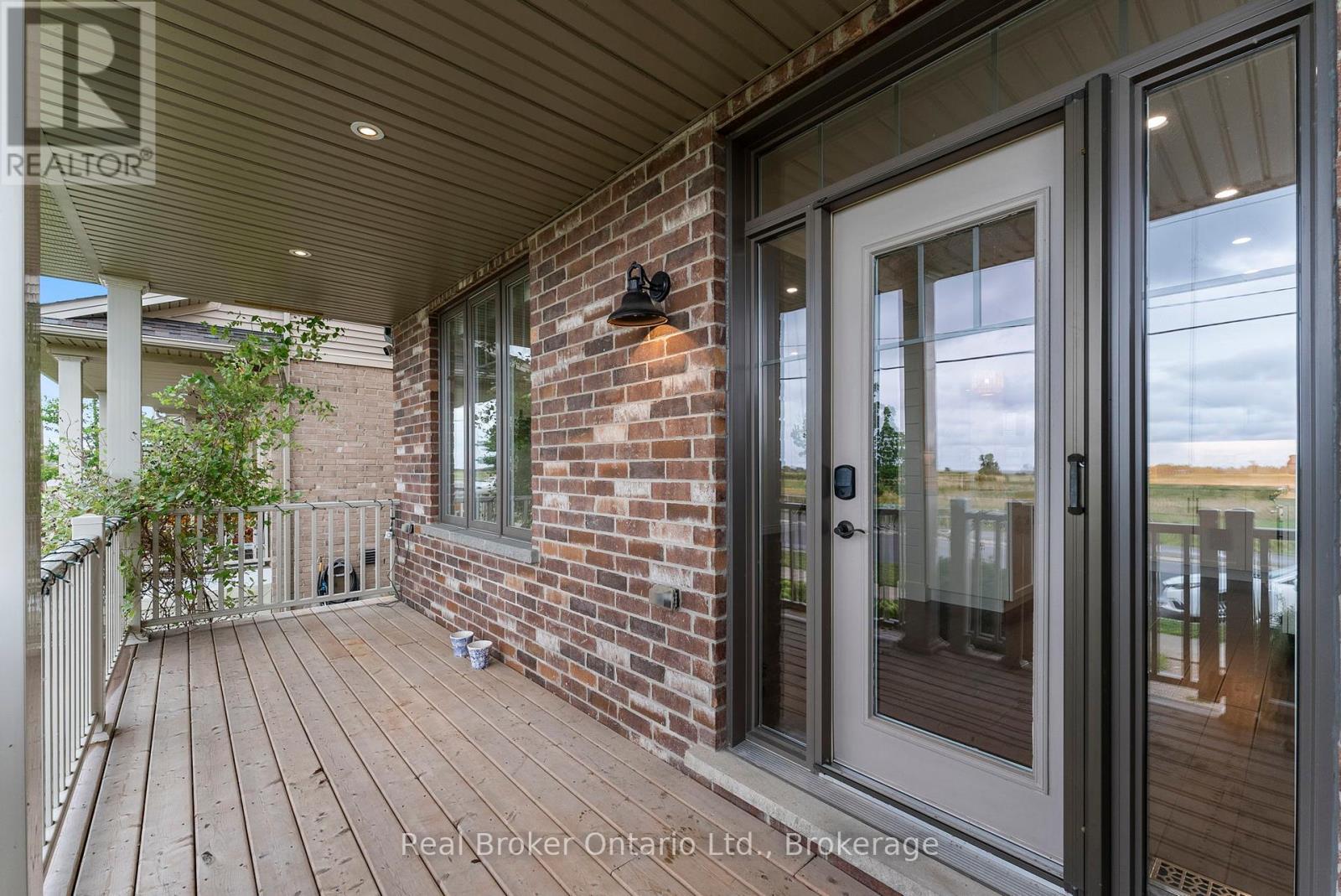Photo 31 of 86 Dunrobin Lane, Grimsby ON