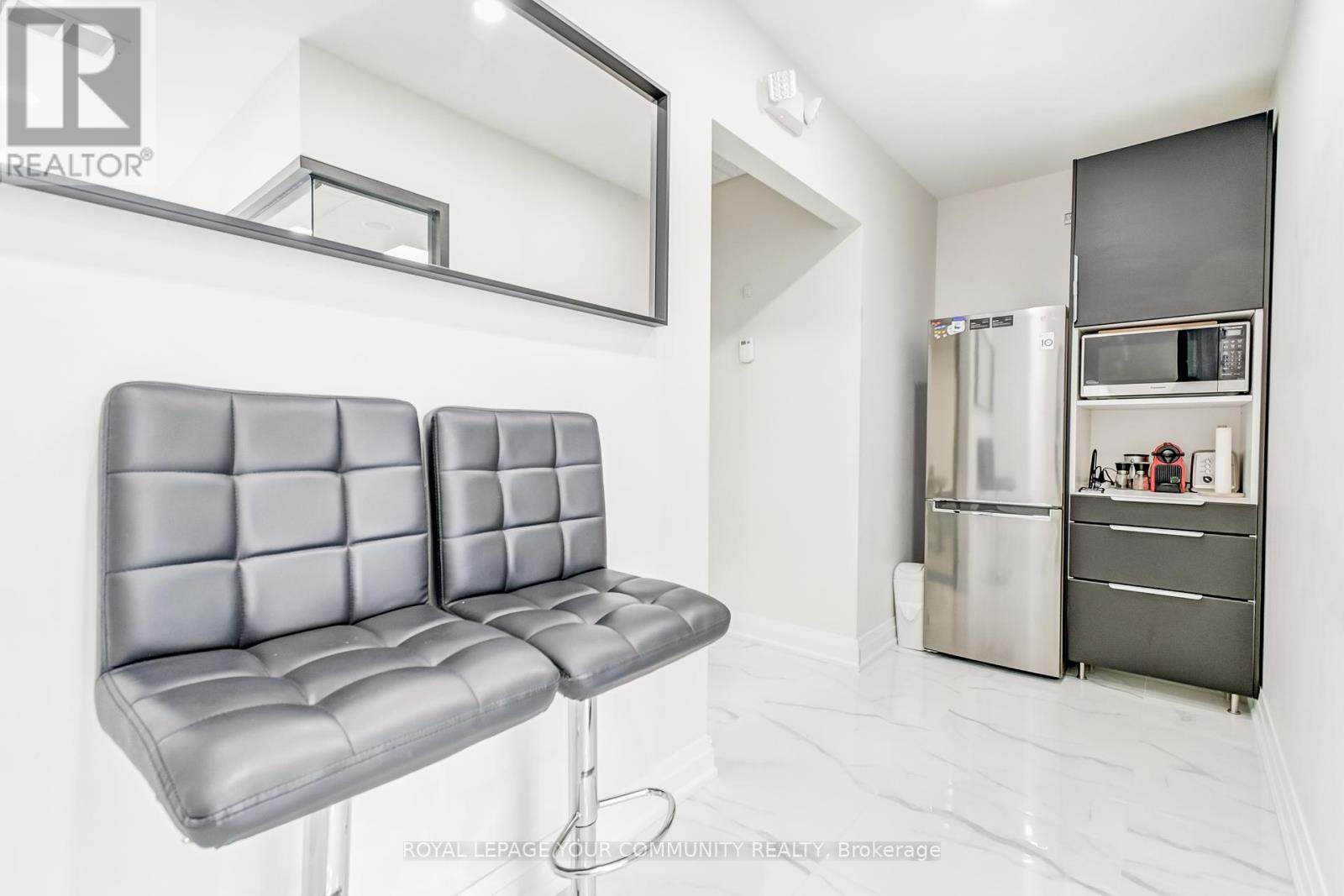 Photo 35 of East 6 1185 Queensway, Mississauga ON