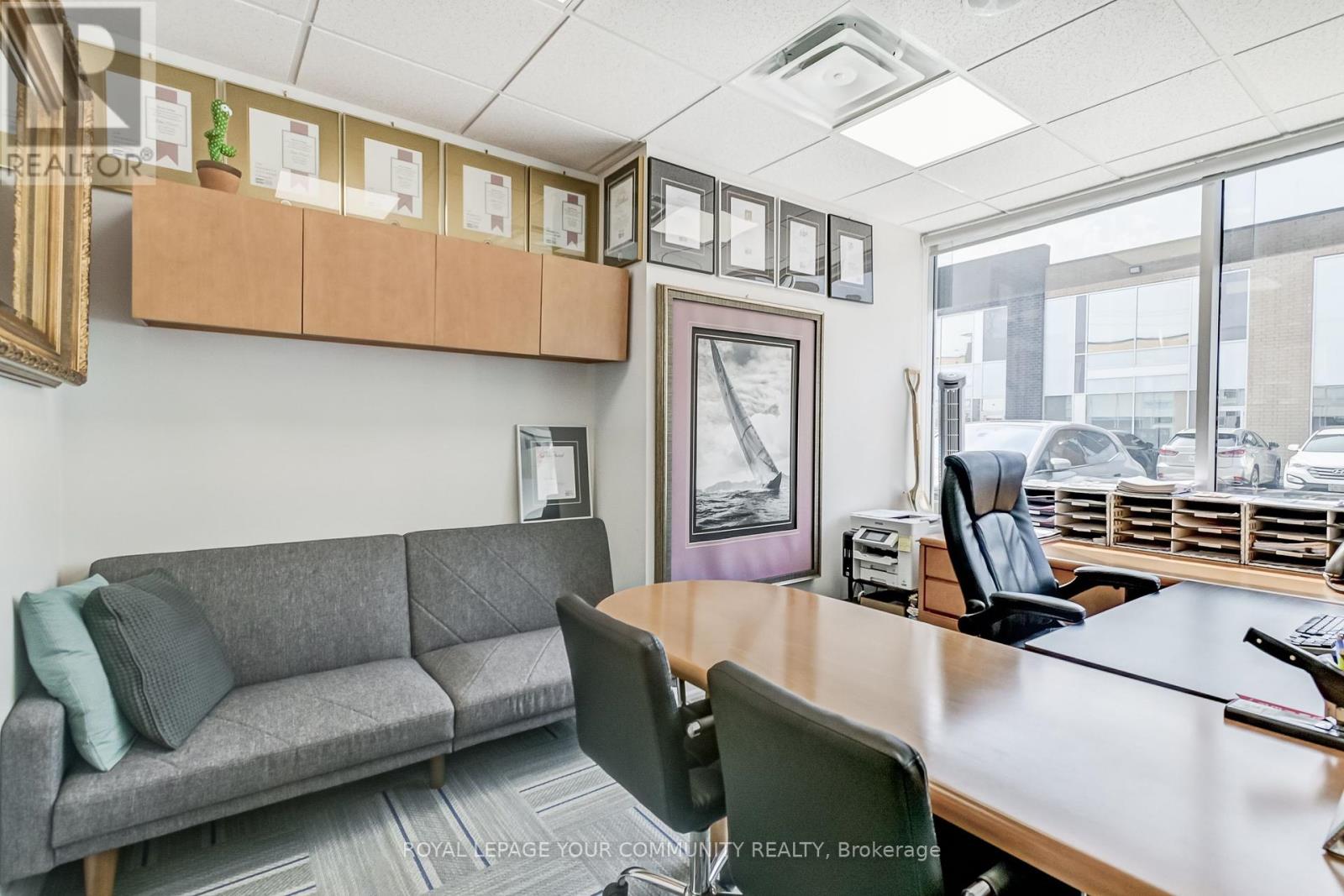 Photo 32 of East 6 1185 Queensway, Mississauga ON