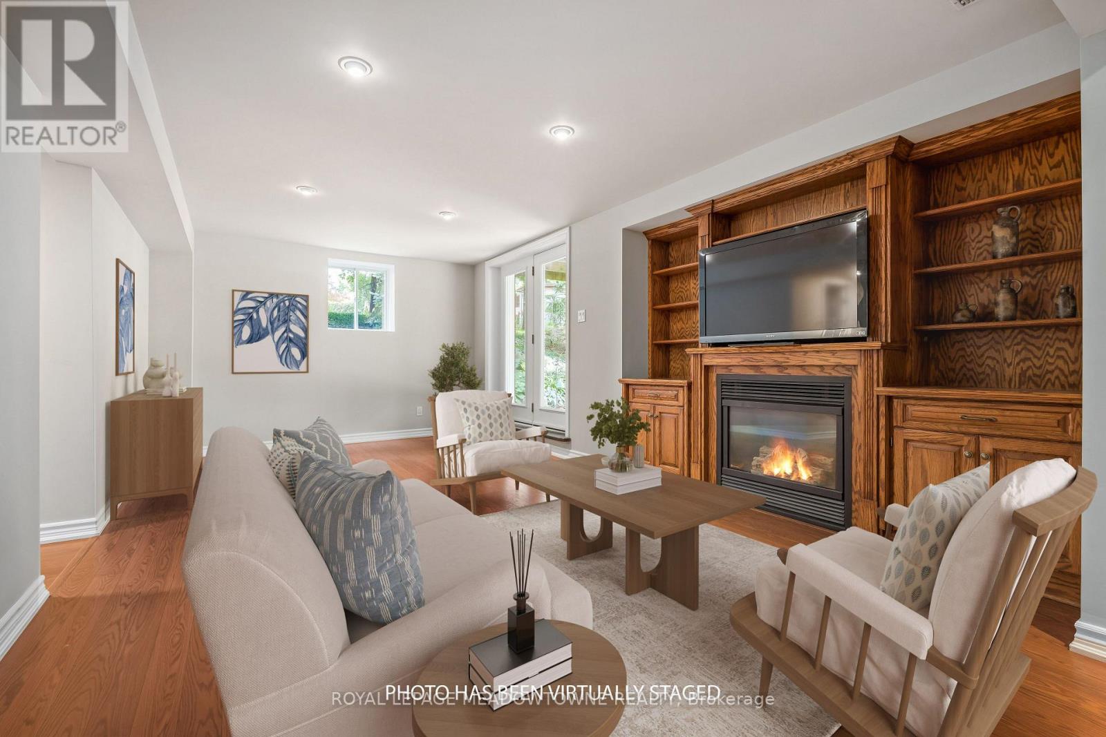 Photo 24 of 10 Janet Court, Halton Hills ON
