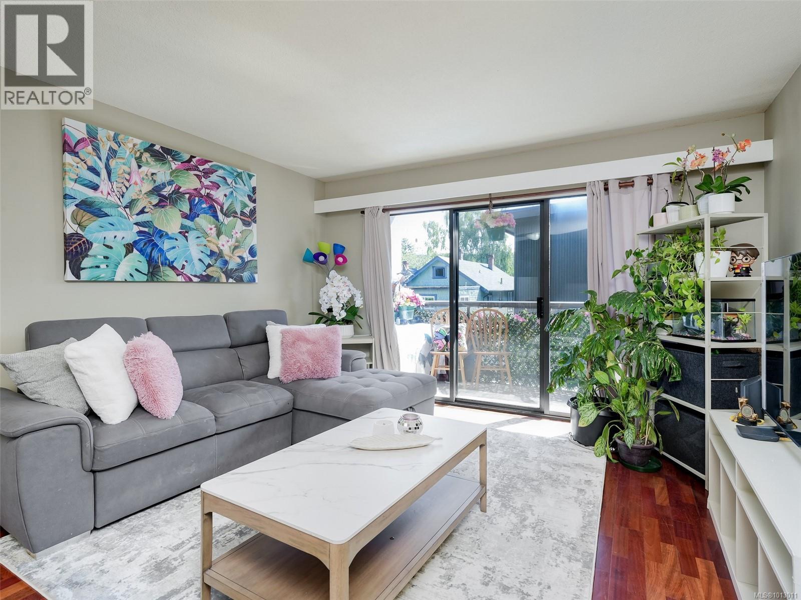 Photo 1 of 203 2747 Quadra St, Victoria BC