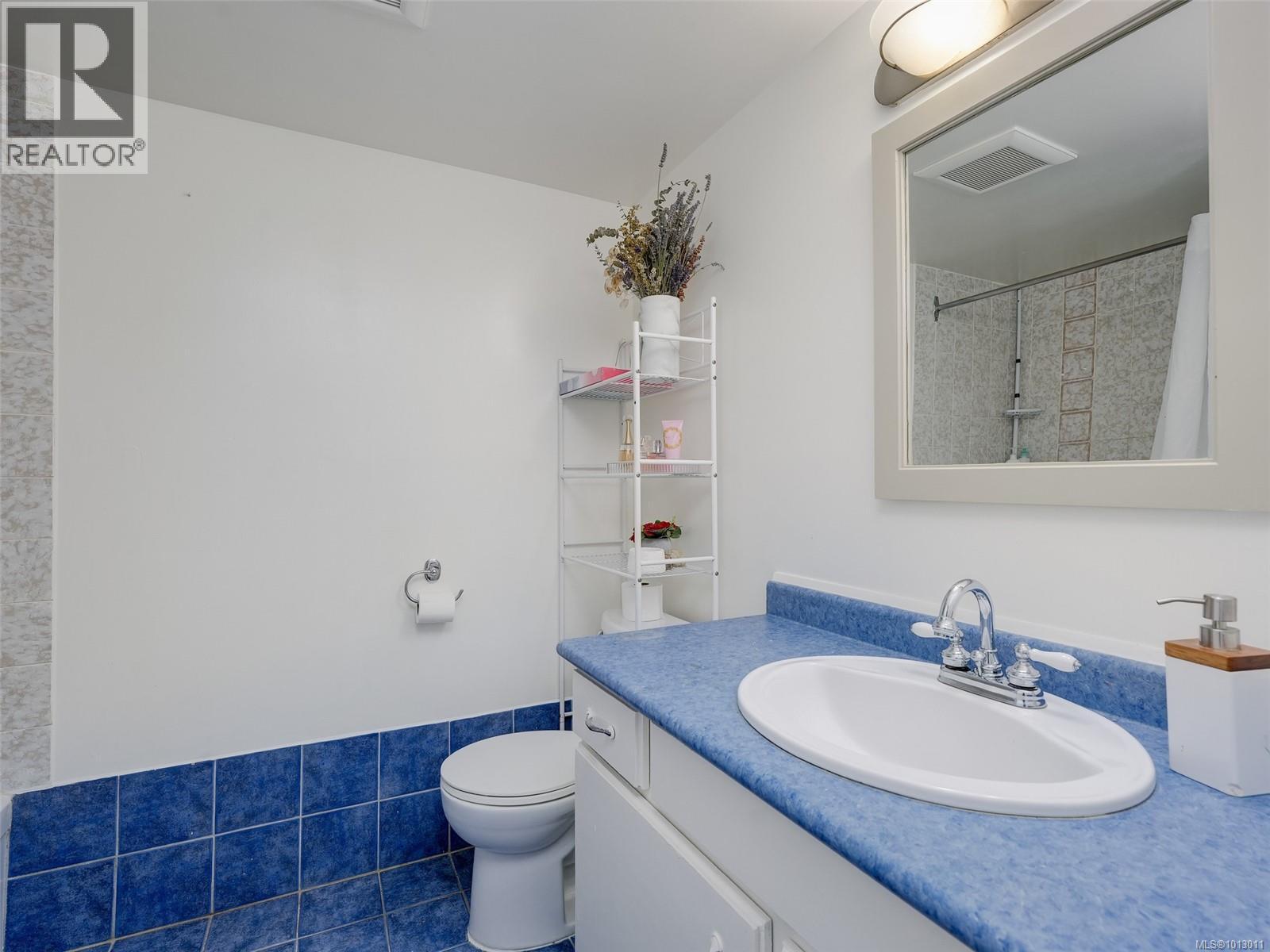 Photo 14 of 203 2747 Quadra St, Victoria BC